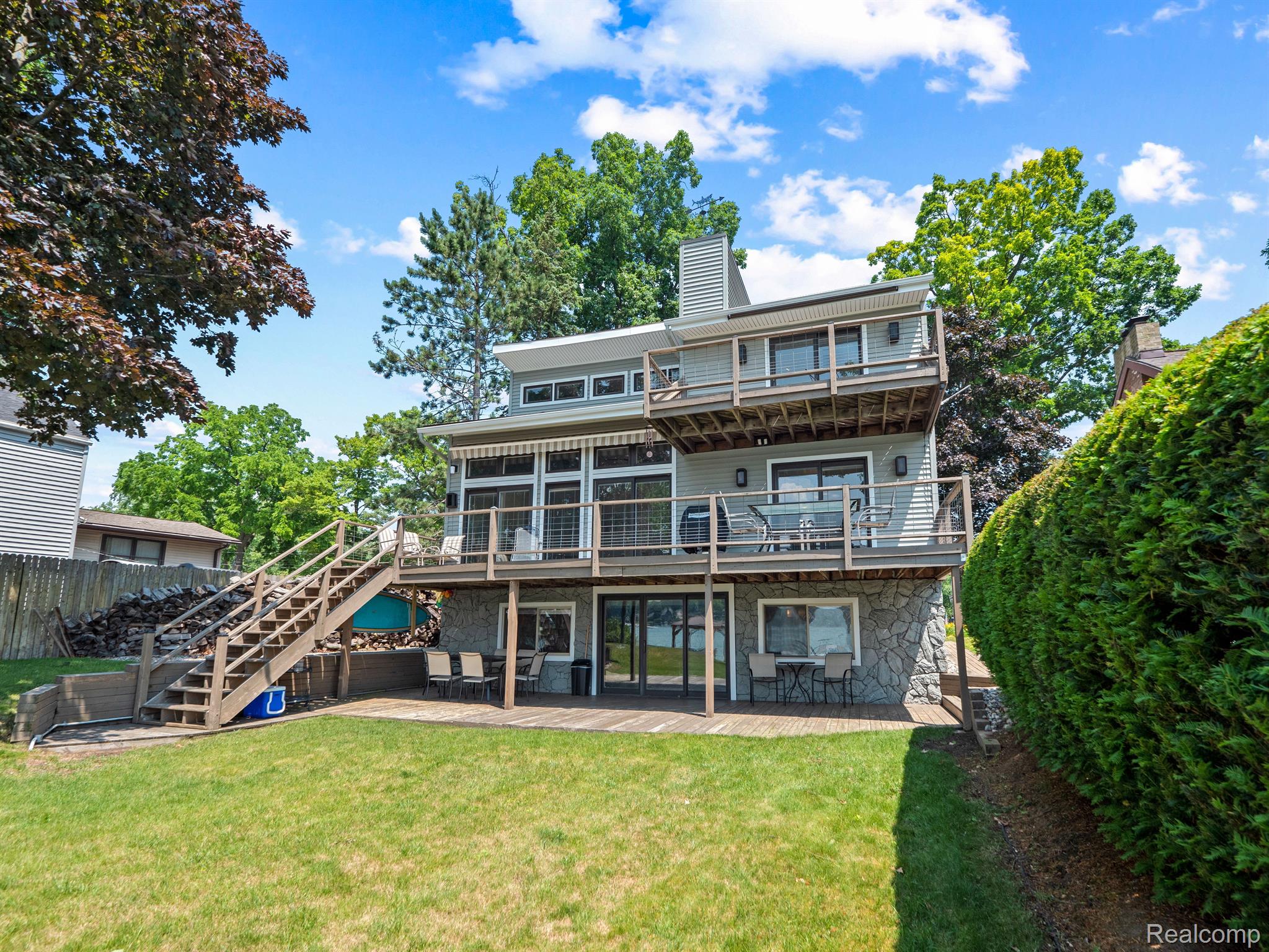 3225 WHITFIELD CRT