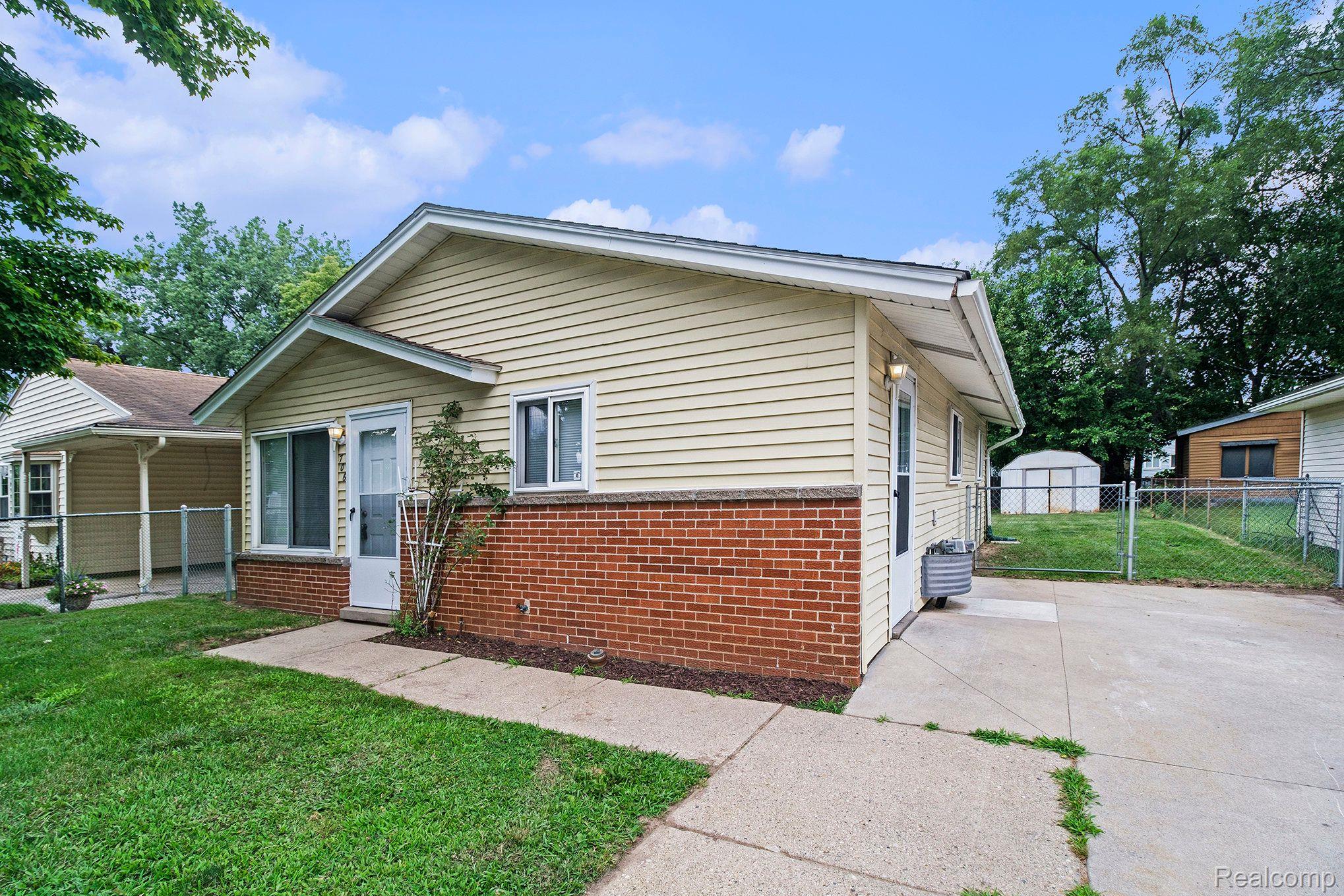 706 CORWIN AVE