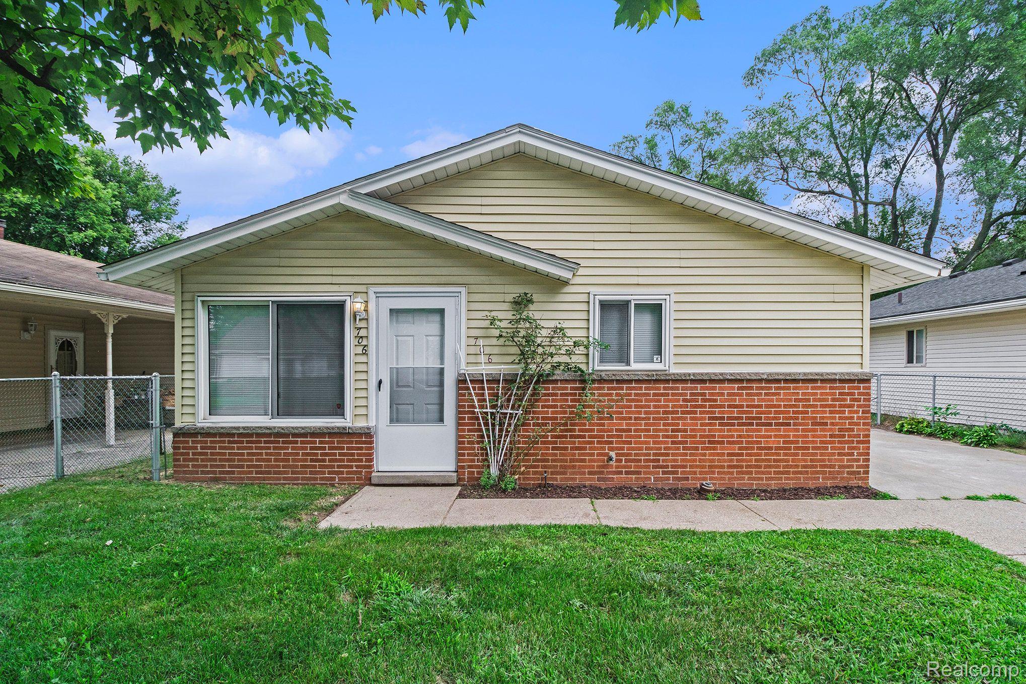 706 CORWIN AVE