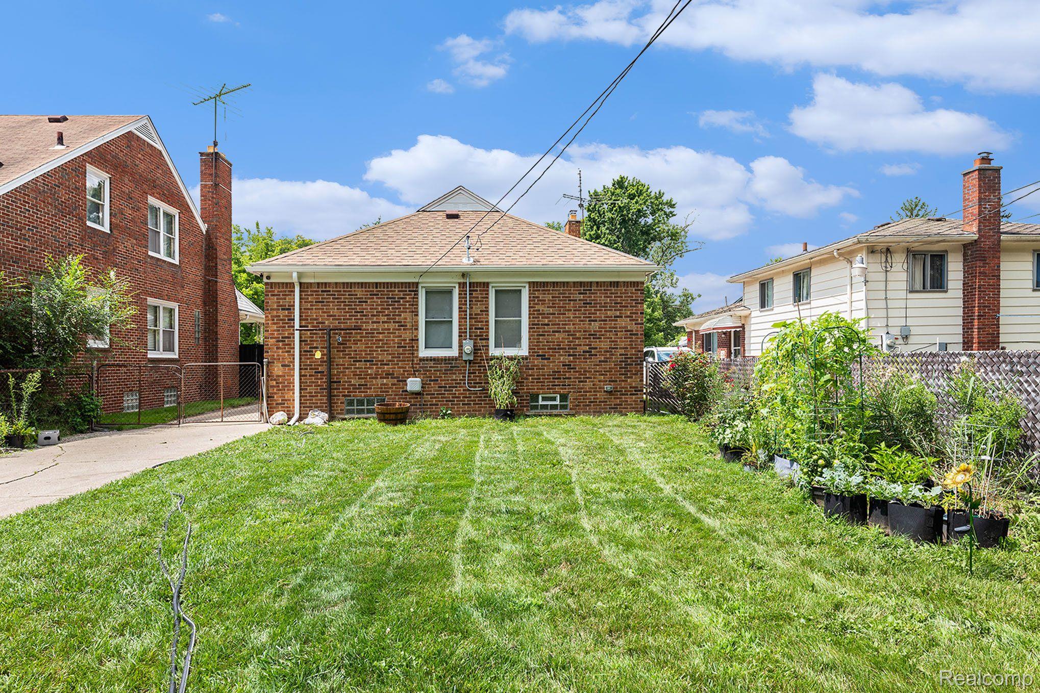 7376 FAUST AVE
