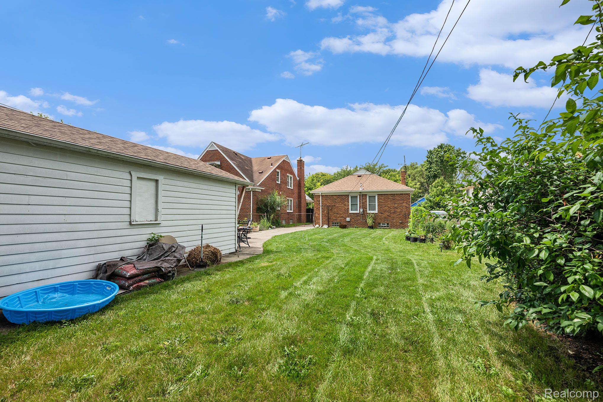 7376 FAUST AVE