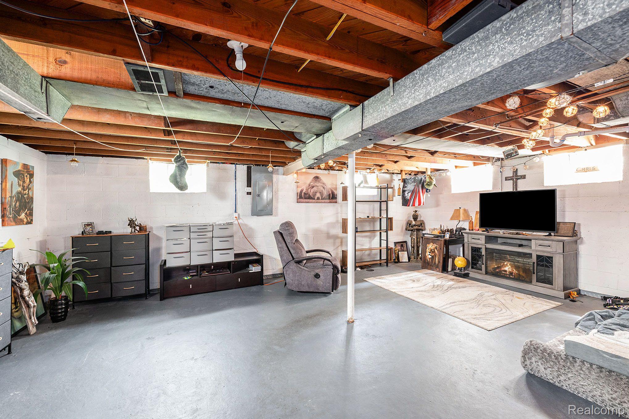 7376 FAUST AVE