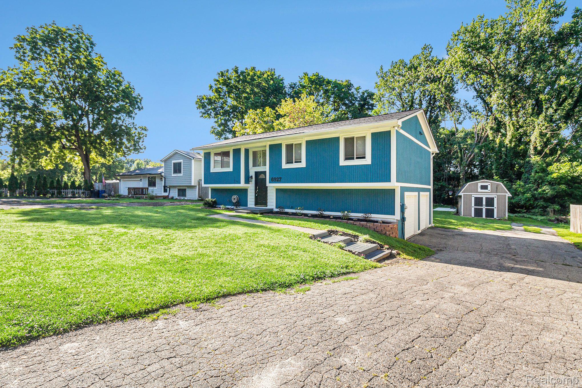 6927 PONTIAC LAKE RD