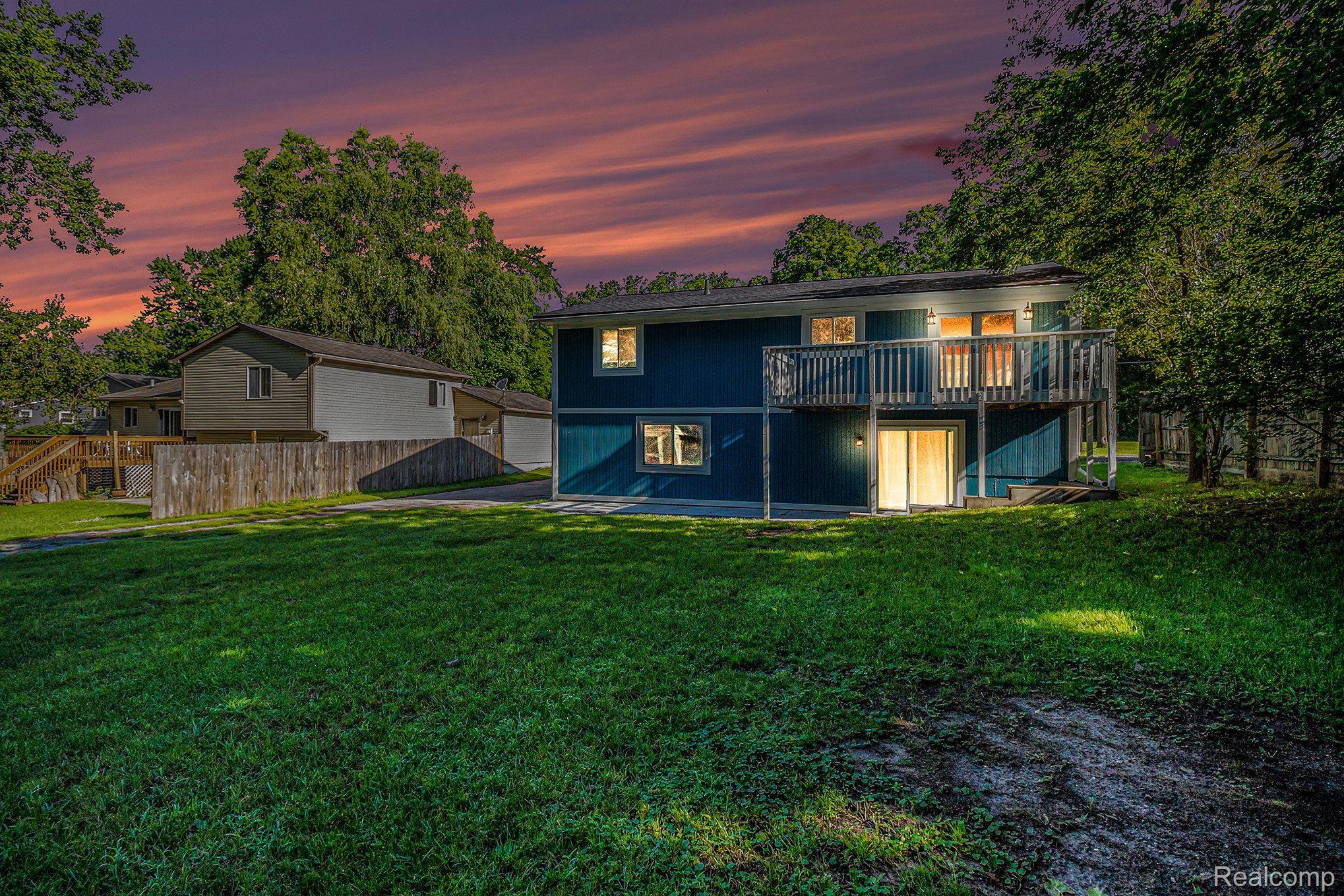 6927 PONTIAC LAKE RD