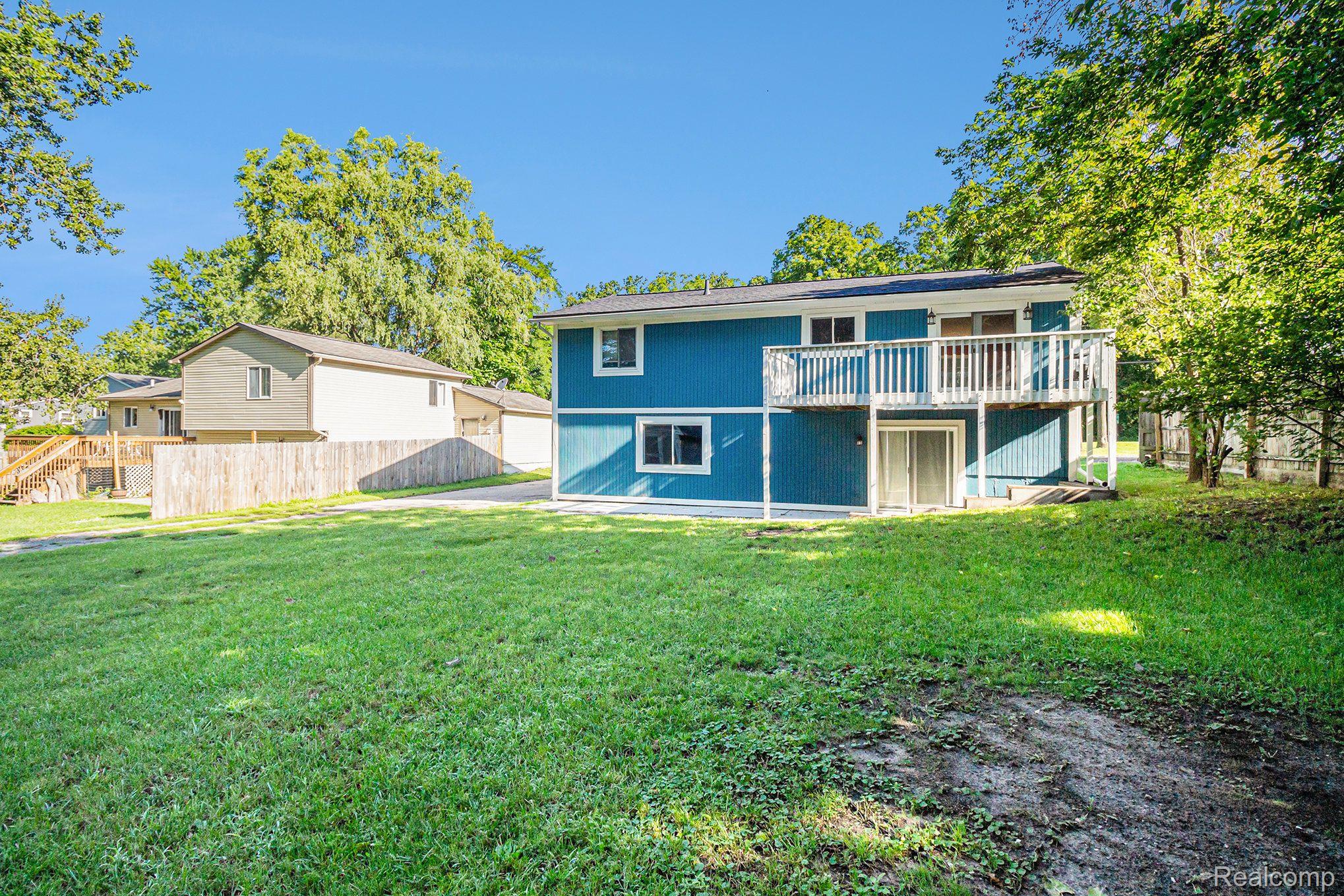 6927 PONTIAC LAKE RD