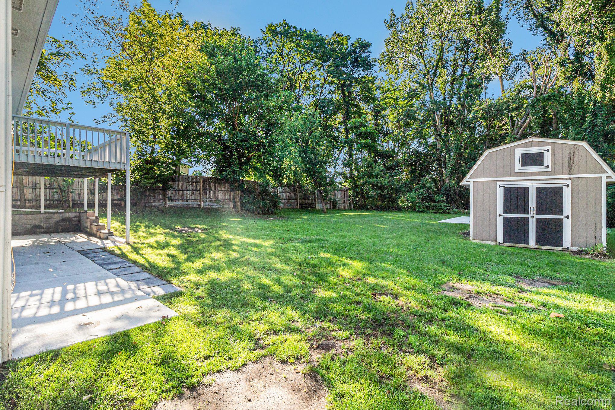 6927 PONTIAC LAKE RD