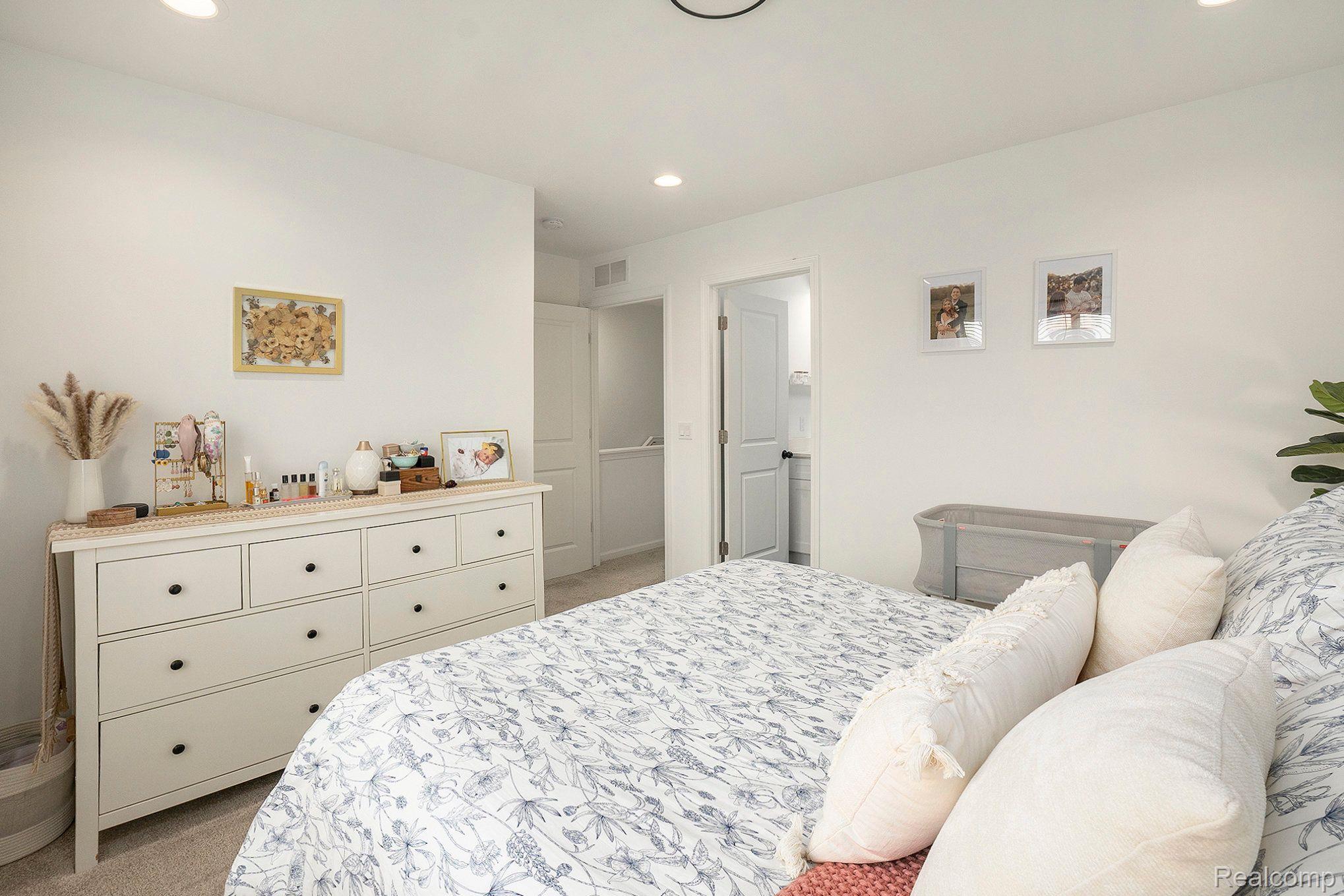 3949 TRAILWAYCOMMONS CIR