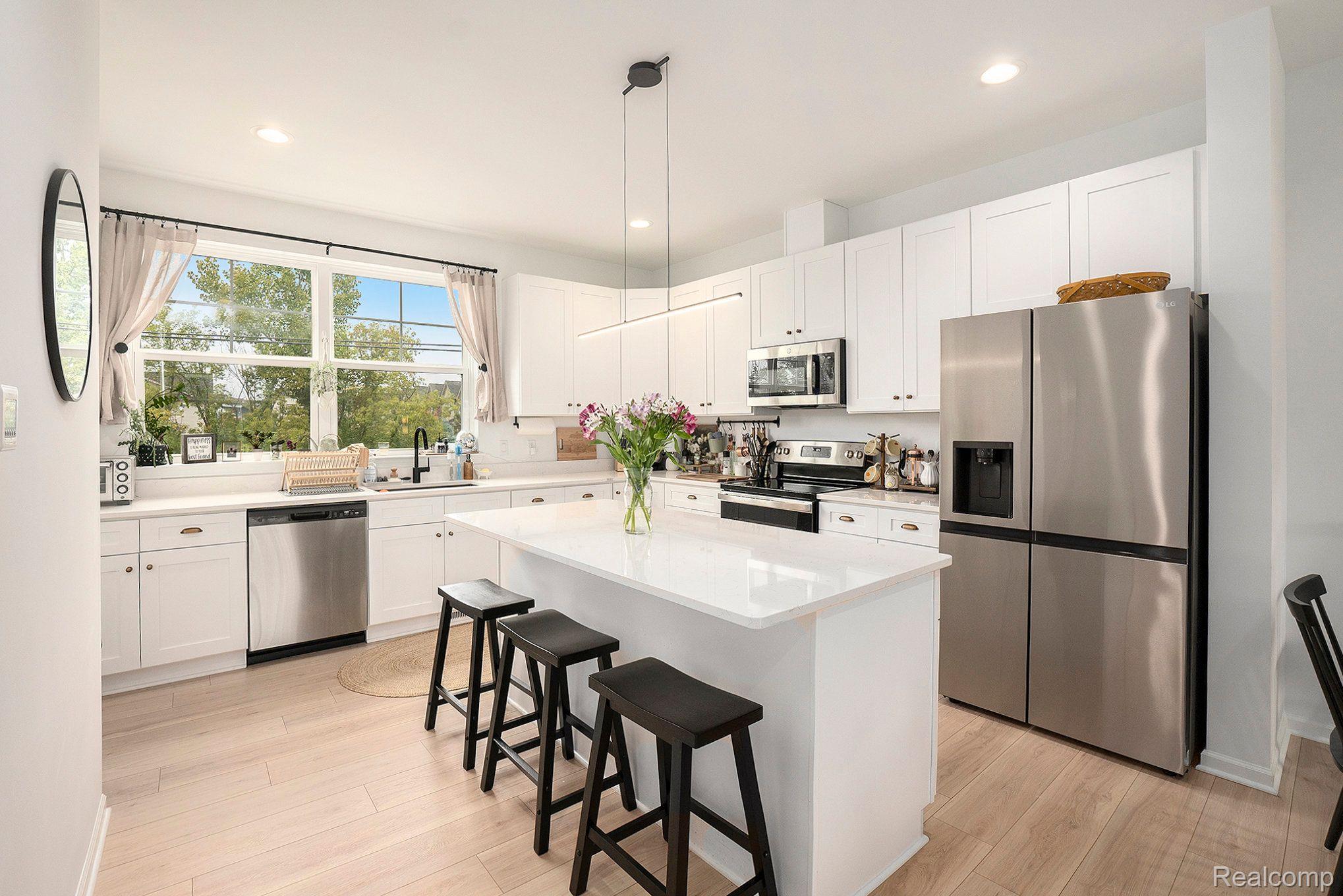 3949 TRAILWAYCOMMONS CIR