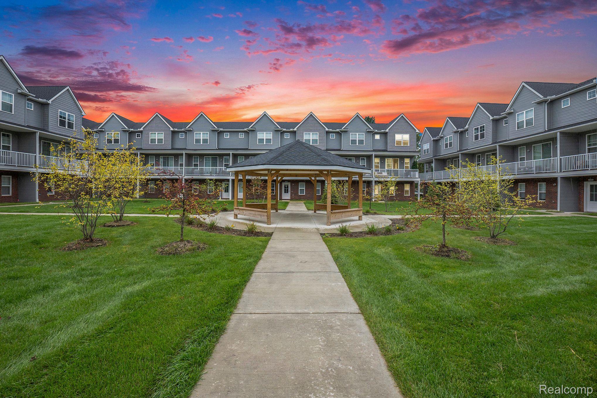 3949 TRAILWAYCOMMONS CIR