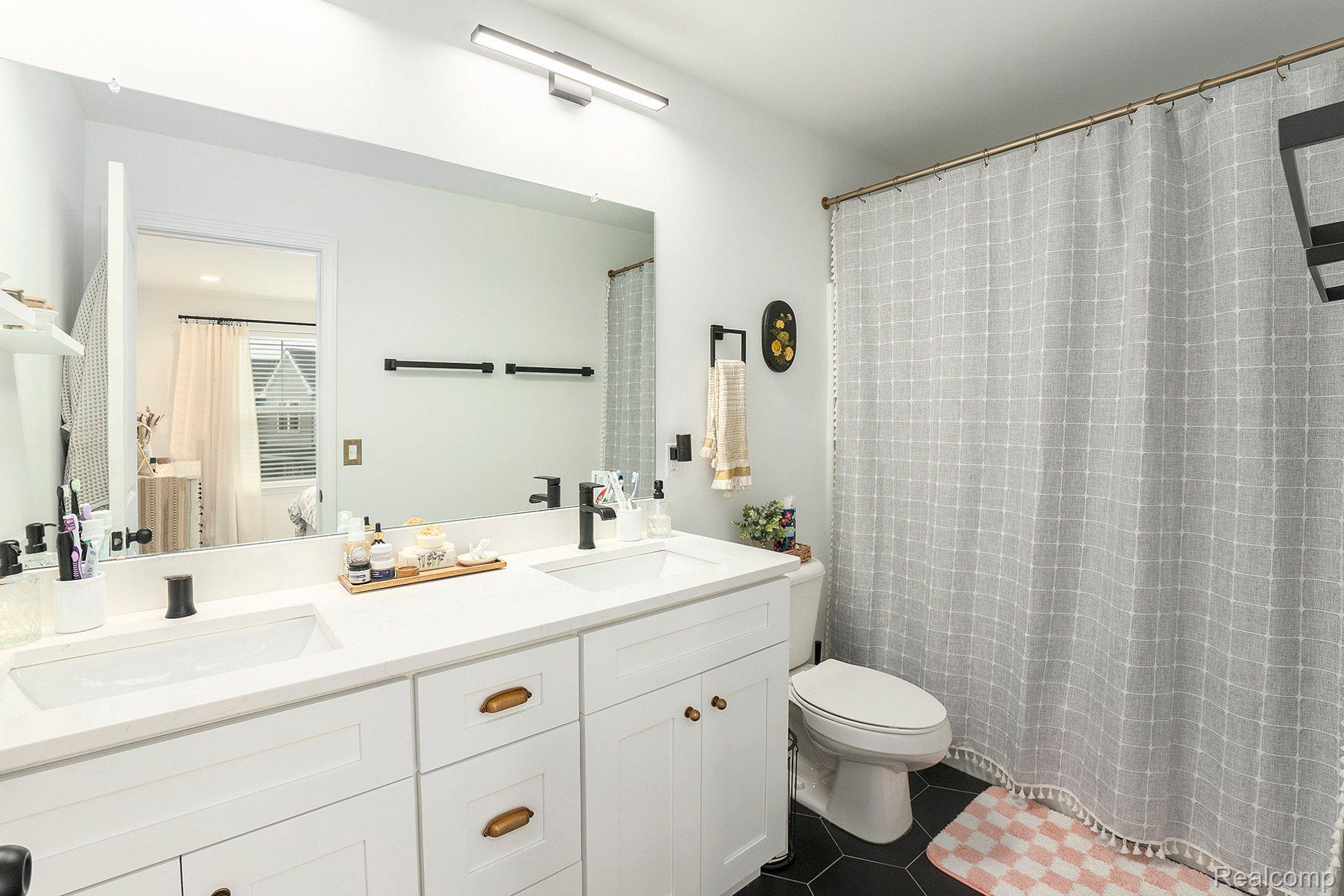 3949 TRAILWAYCOMMONS CIR
