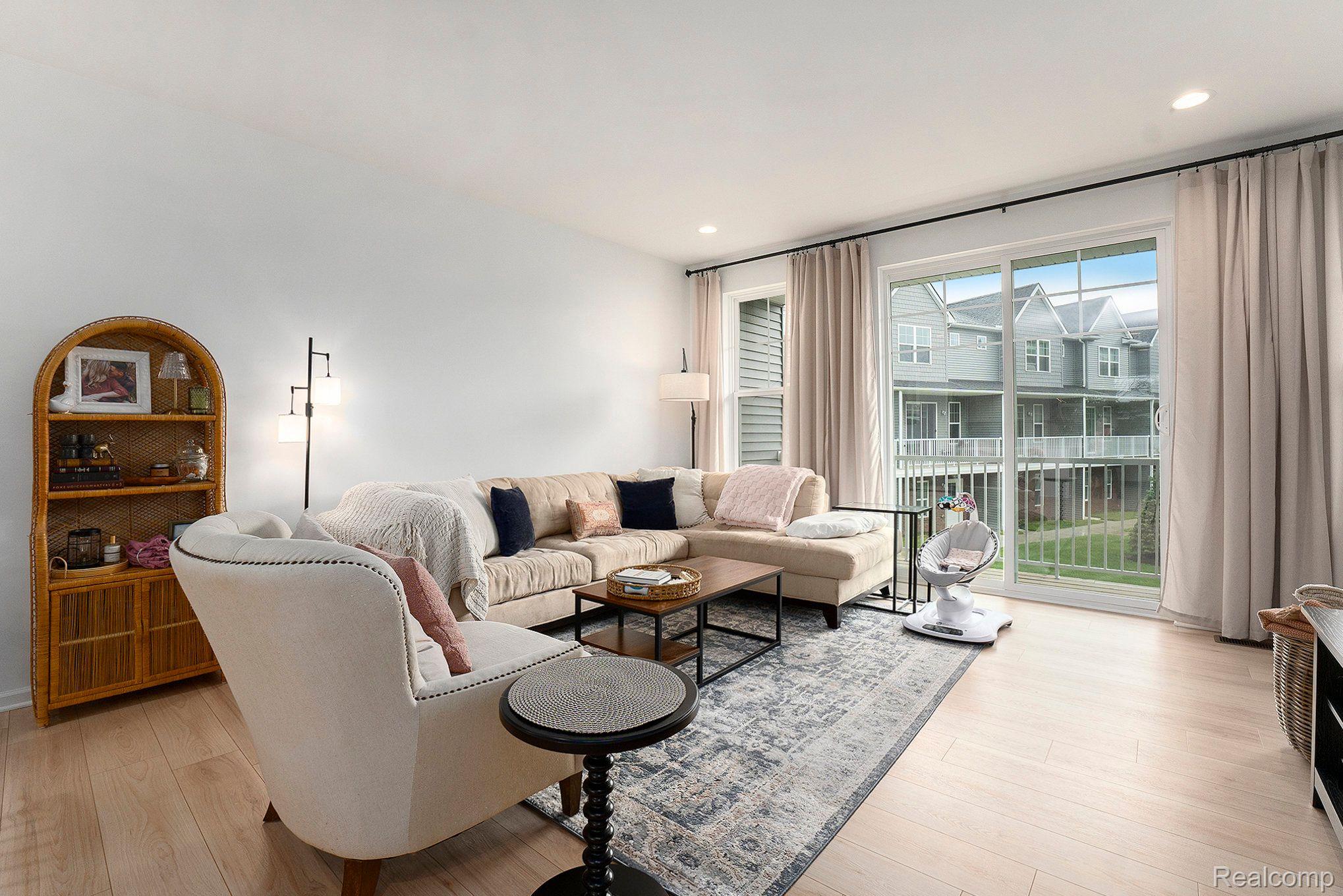 3949 TRAILWAYCOMMONS CIR