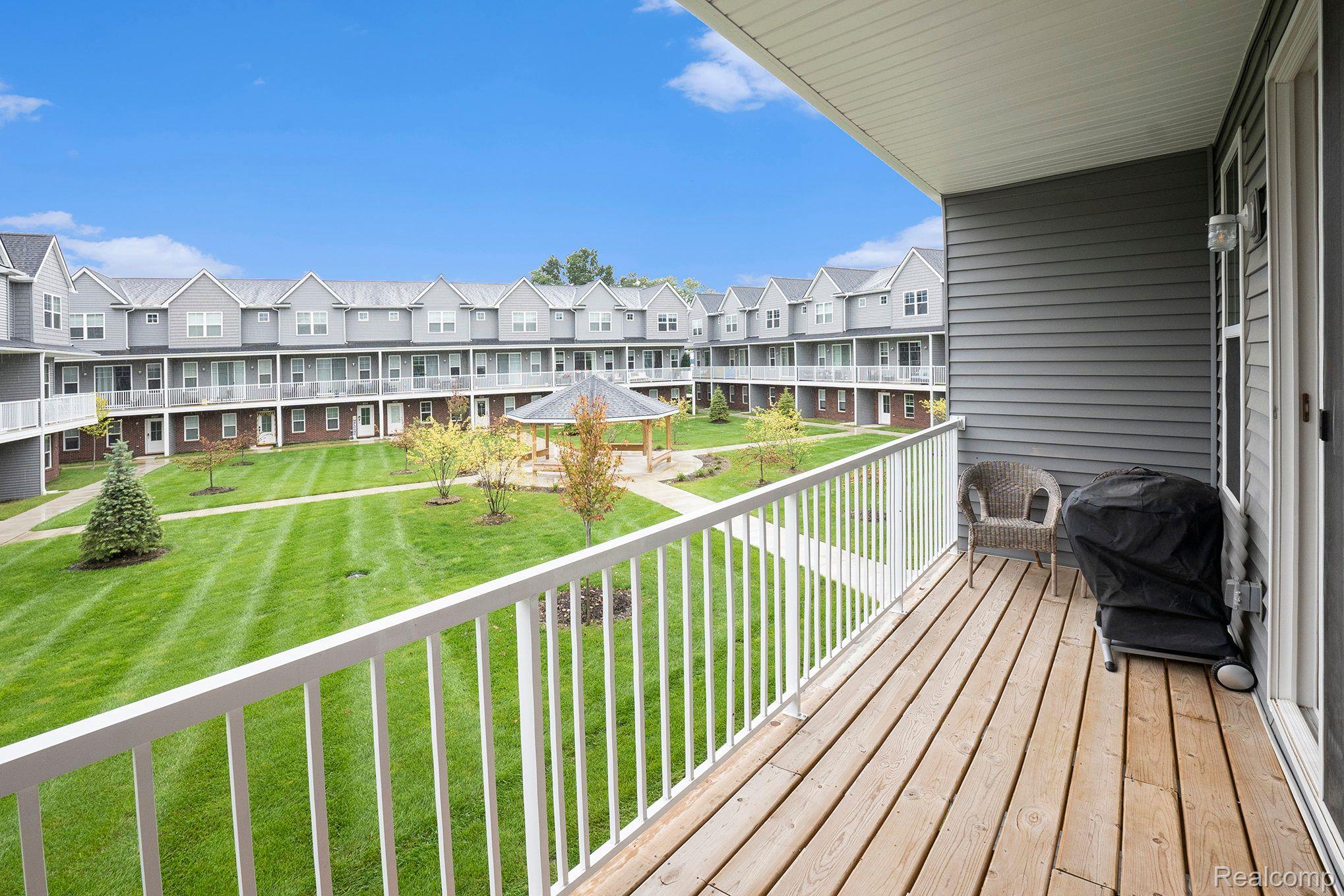 3949 TRAILWAYCOMMONS CIR