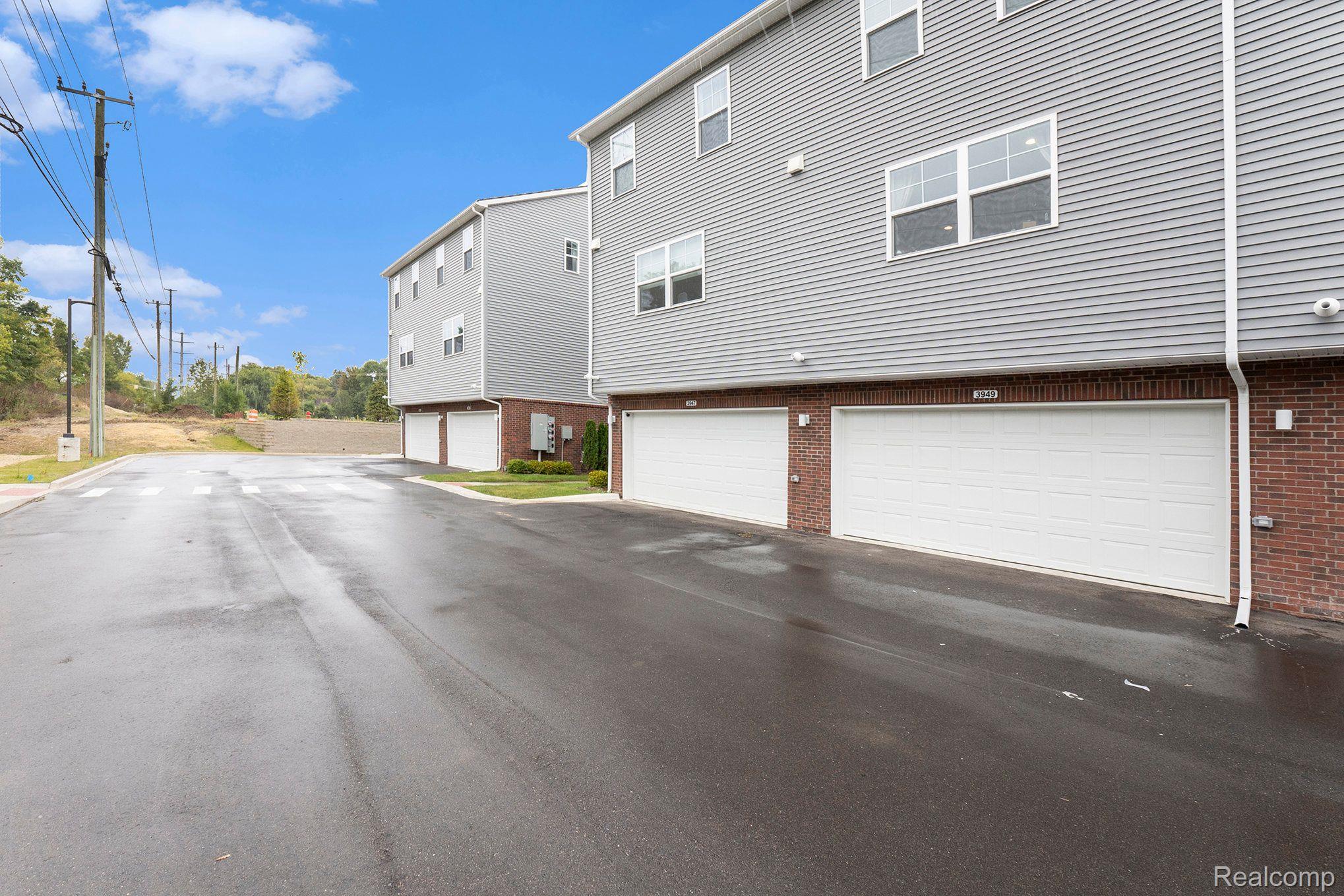3949 TRAILWAYCOMMONS CIR