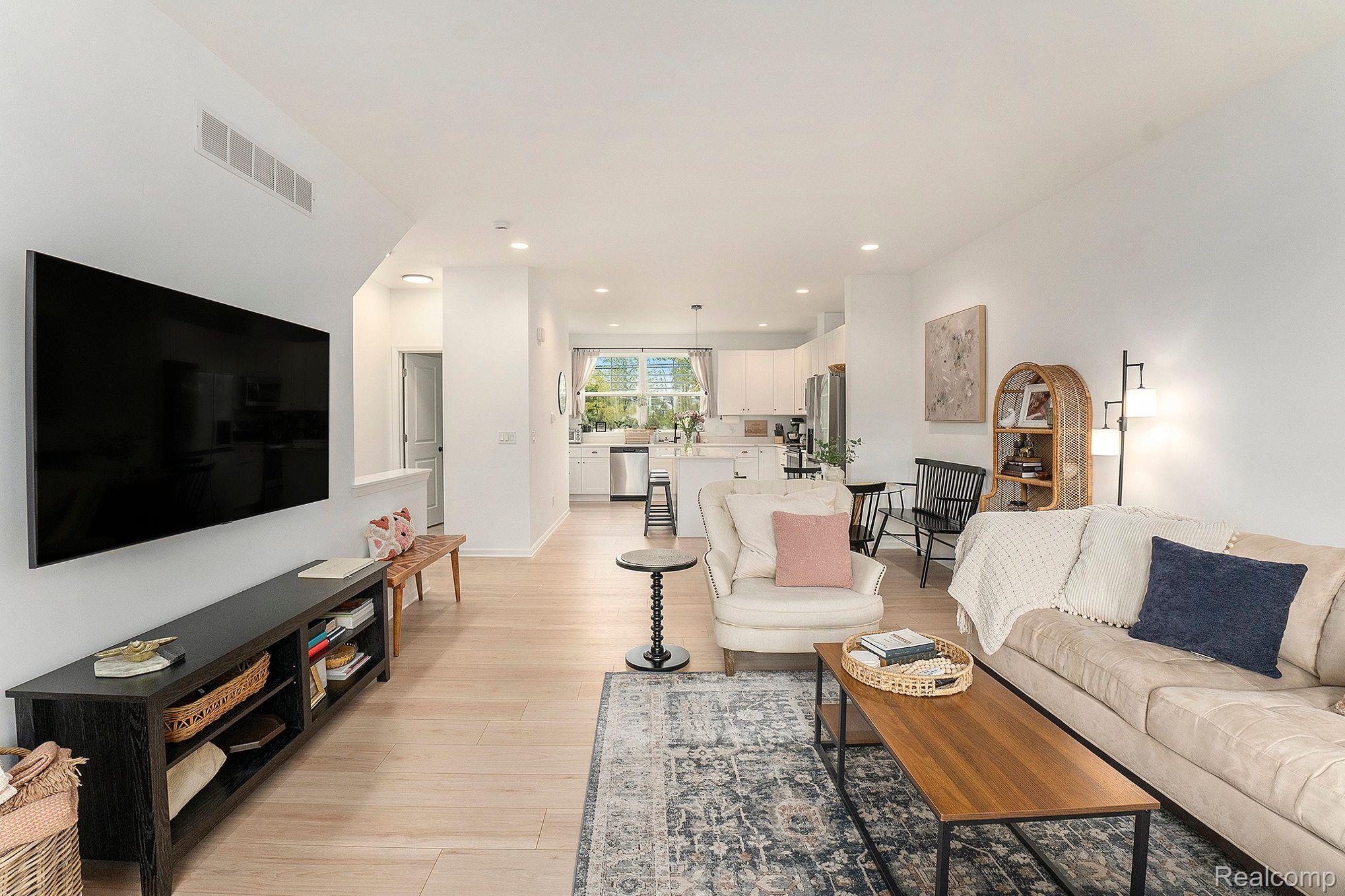 3949 TRAILWAYCOMMONS CIR