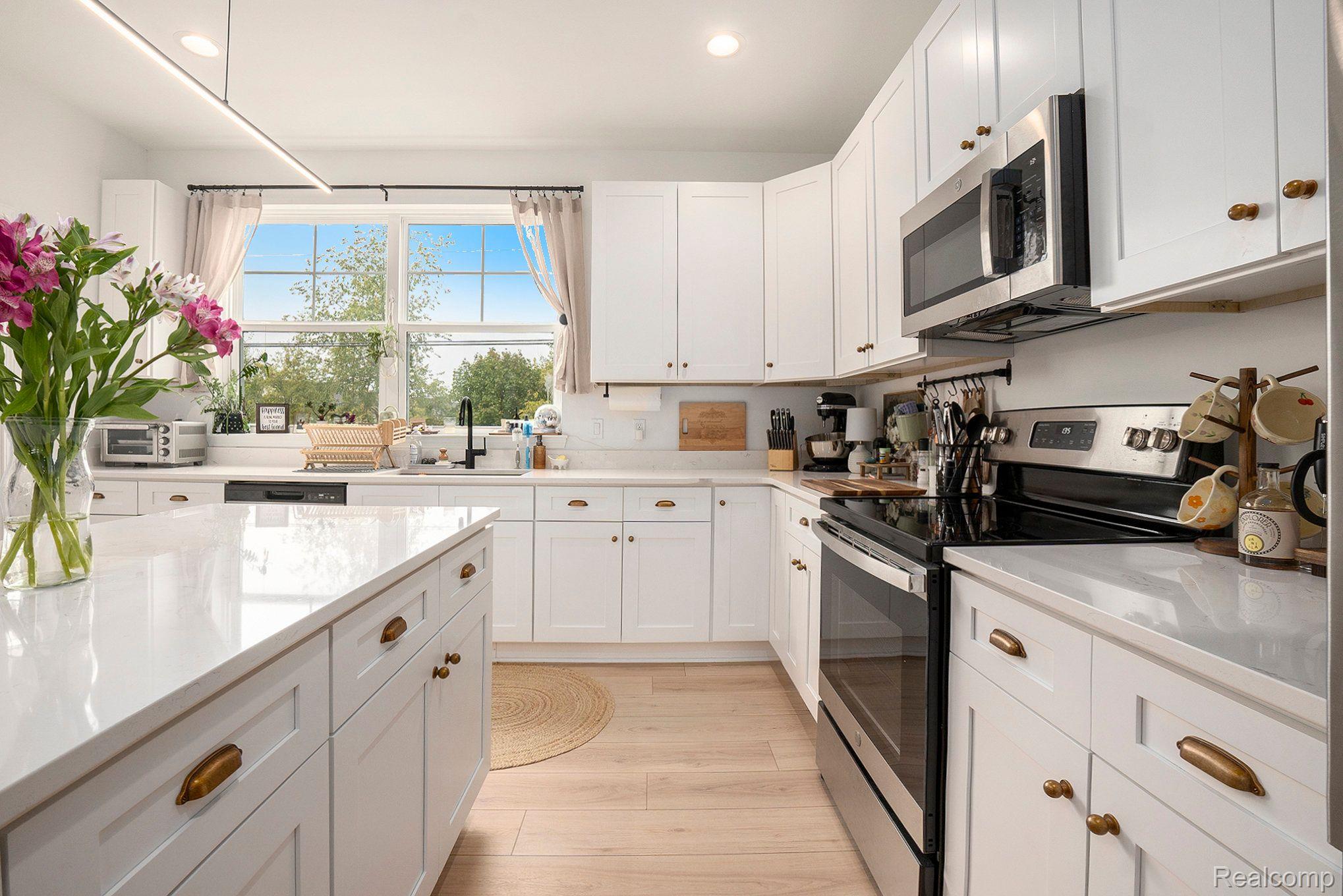 3949 TRAILWAYCOMMONS CIR