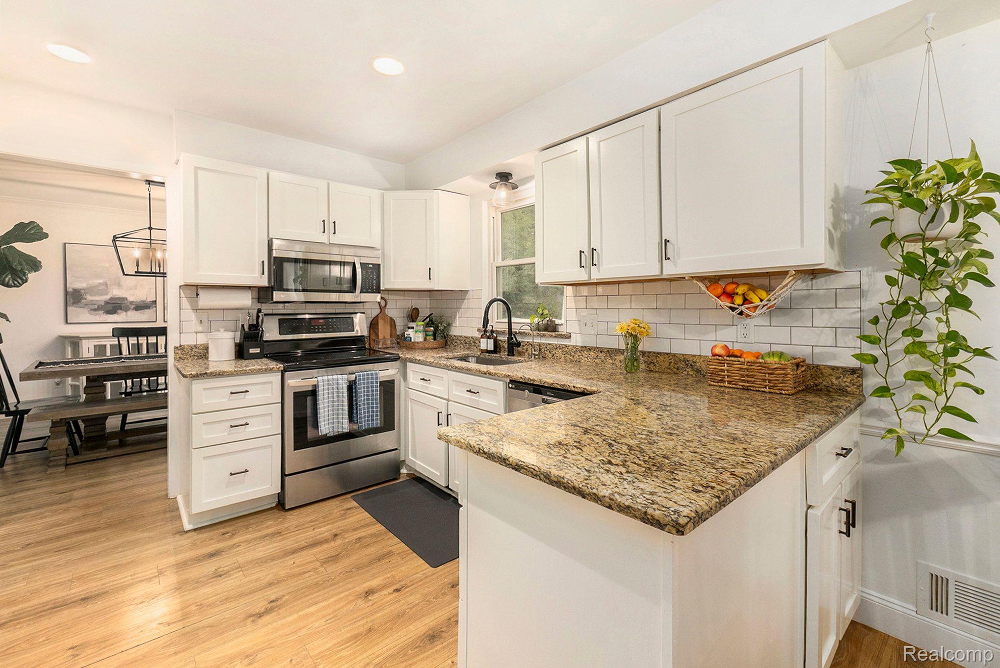 4273 GREENSTOWN DR