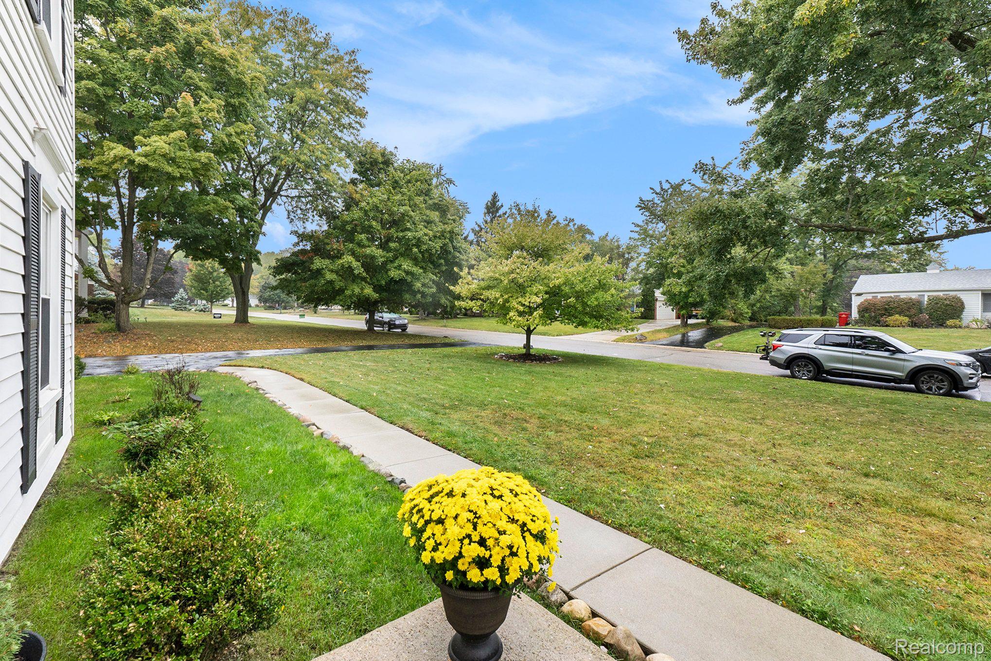 4273 GREENSTOWN DR