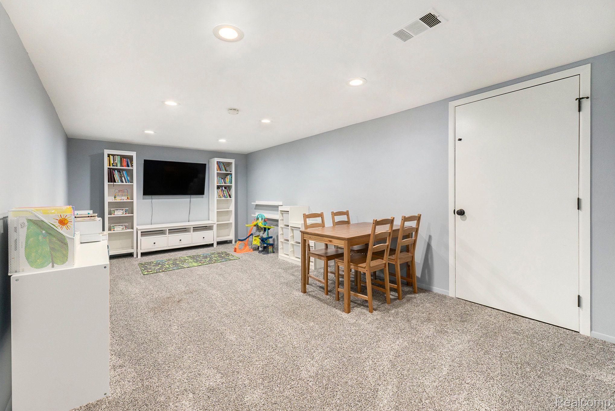 4273 GREENSTOWN DR