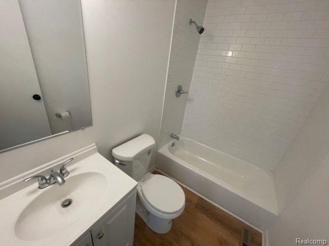33 W STRATHMORE AVE