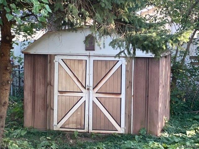 33 W STRATHMORE AVE