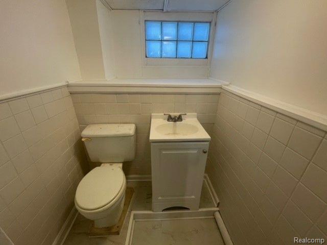 33 W STRATHMORE AVE
