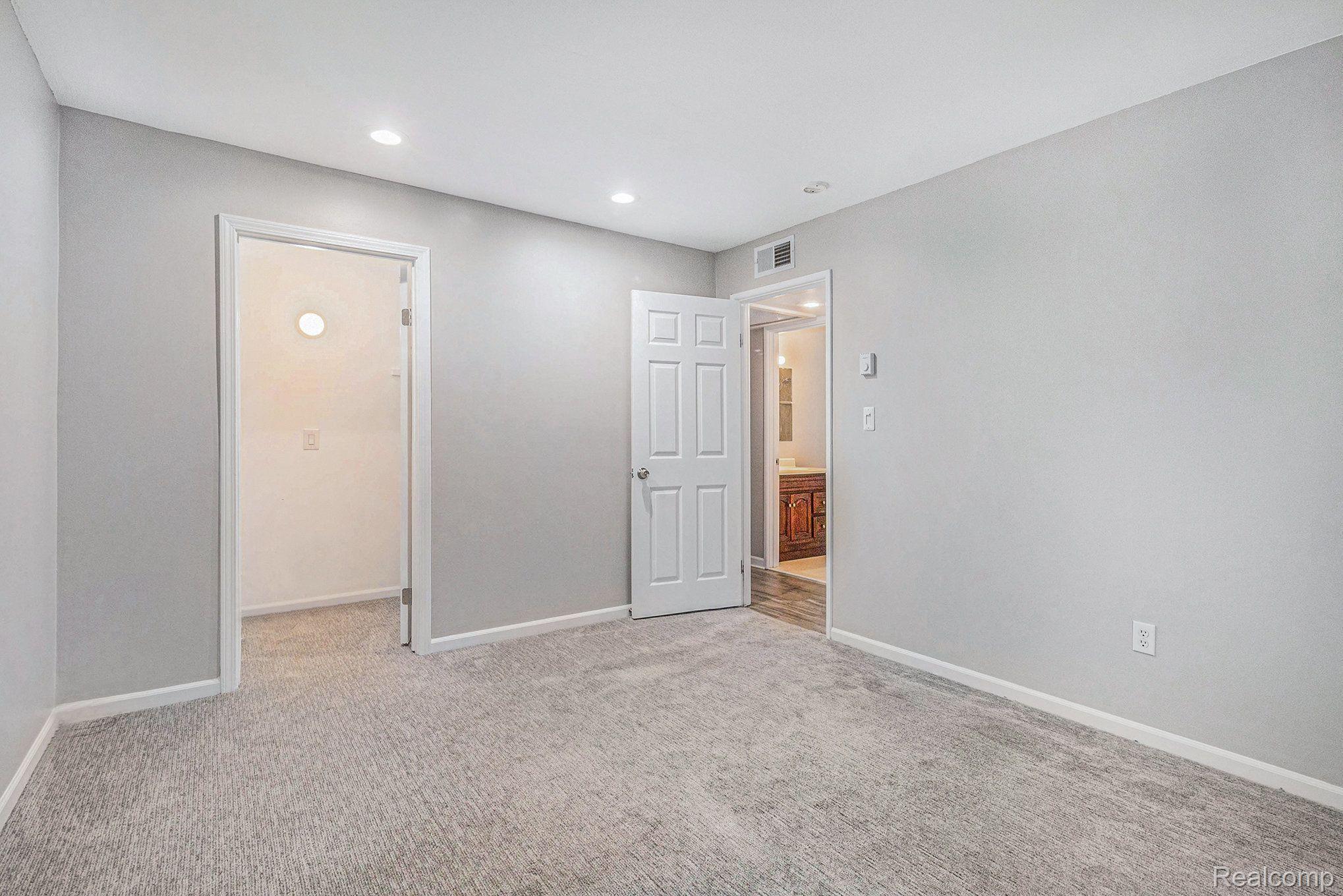 1834 COLONIAL VILLAGE WAY 2