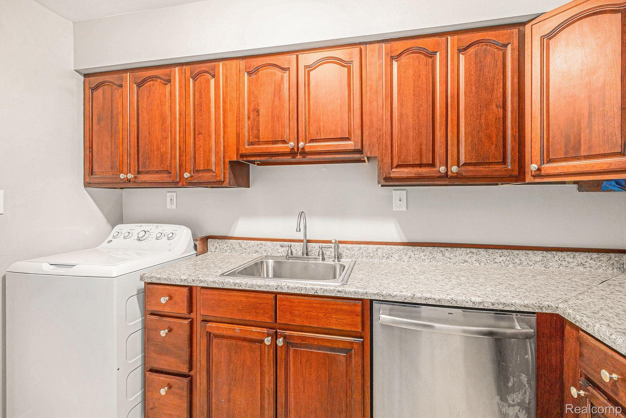 1834 COLONIAL VILLAGE WAY 2