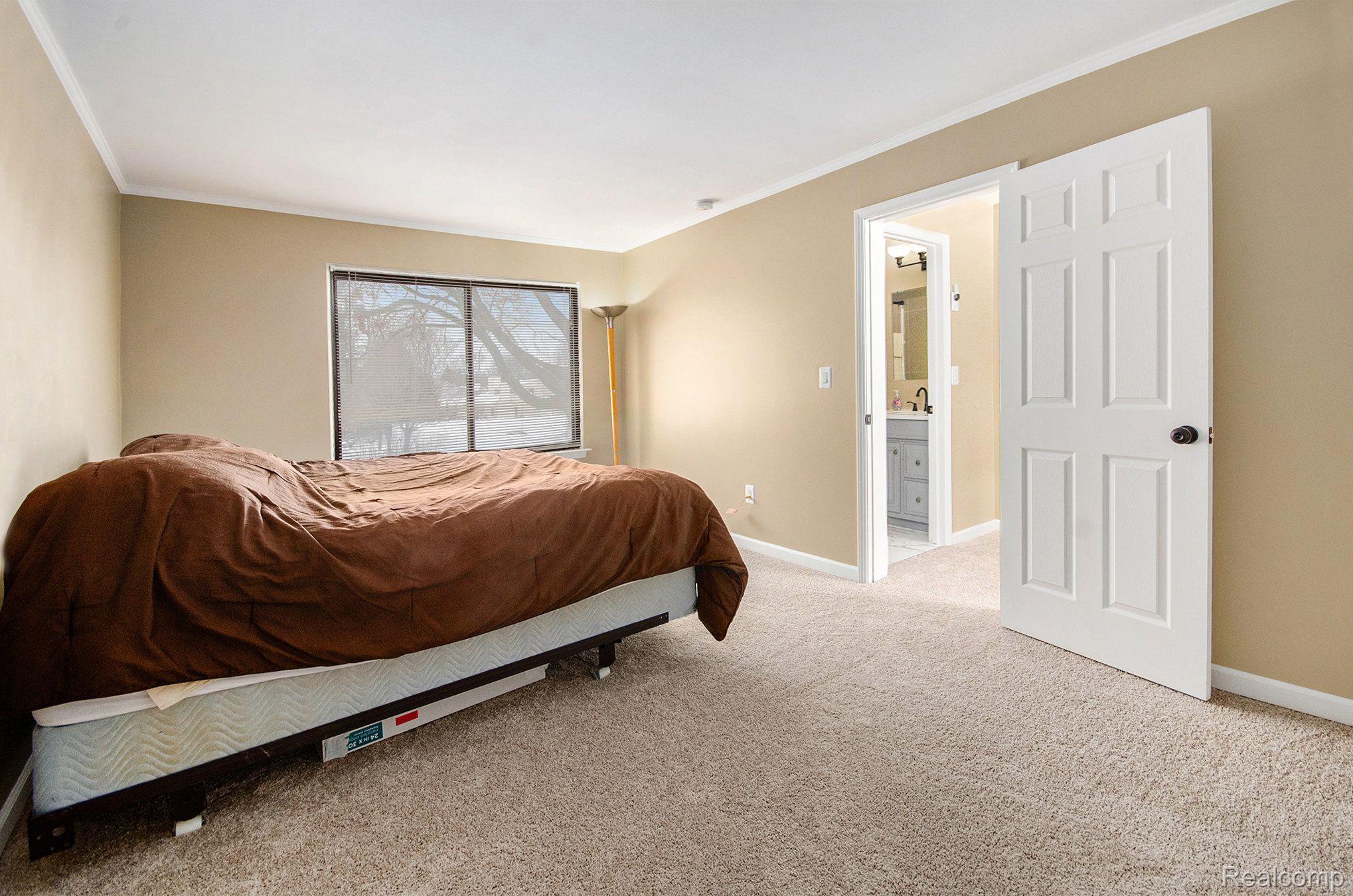 40241 OAK TREE