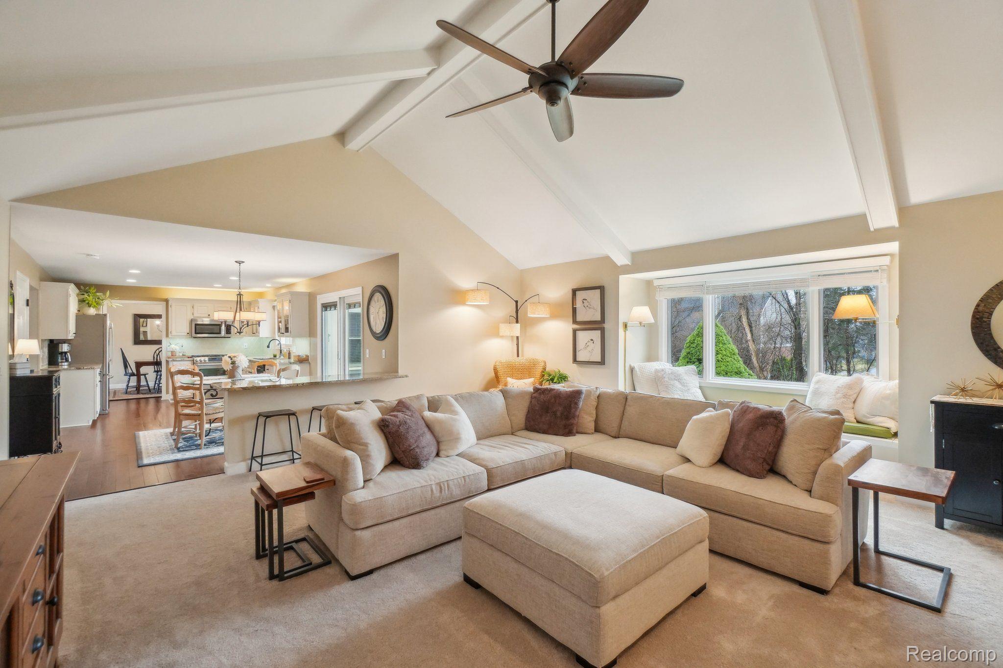 6847 HUBBARD CIR