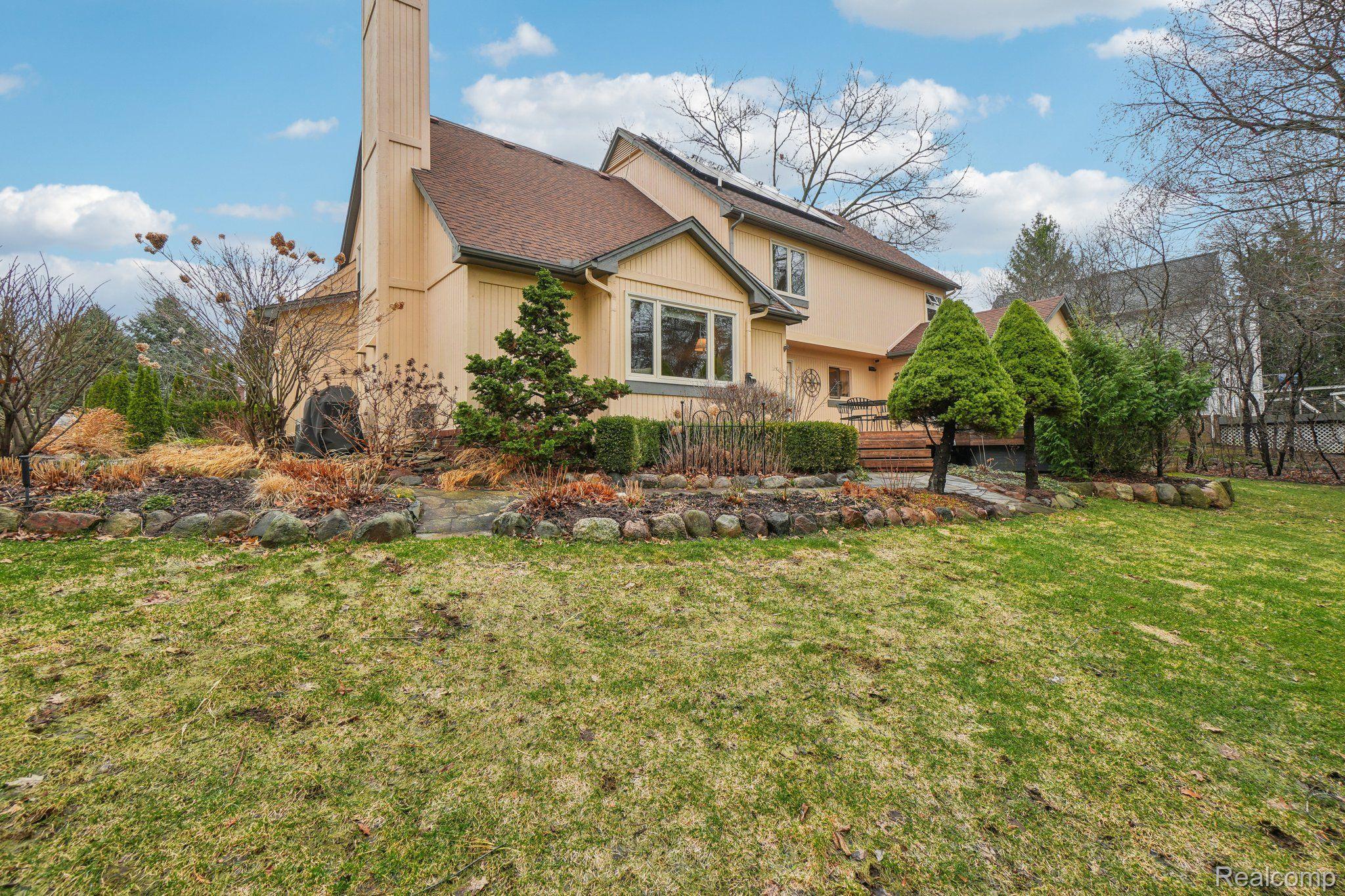 6847 HUBBARD CIR