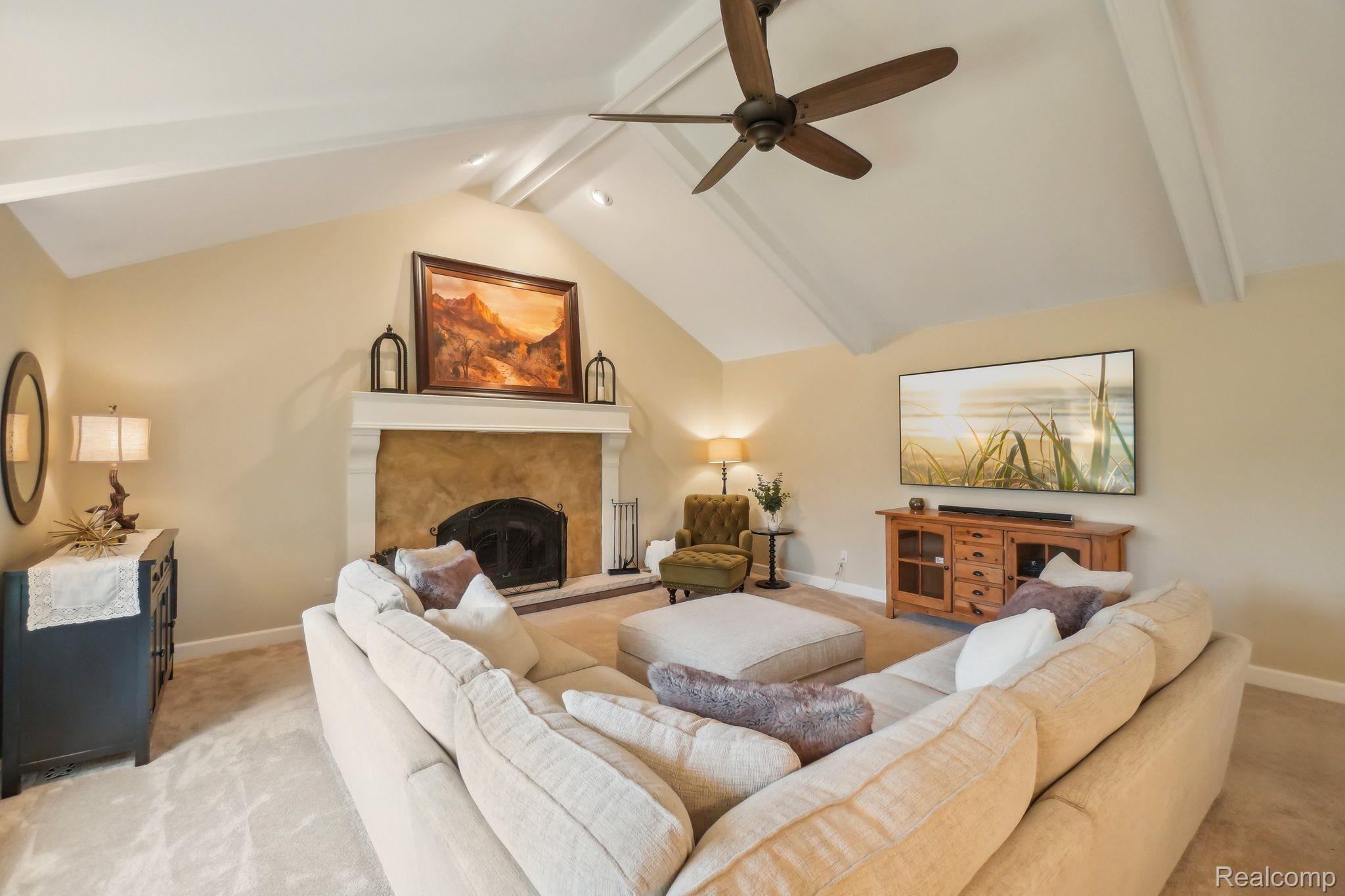 6847 HUBBARD CIR