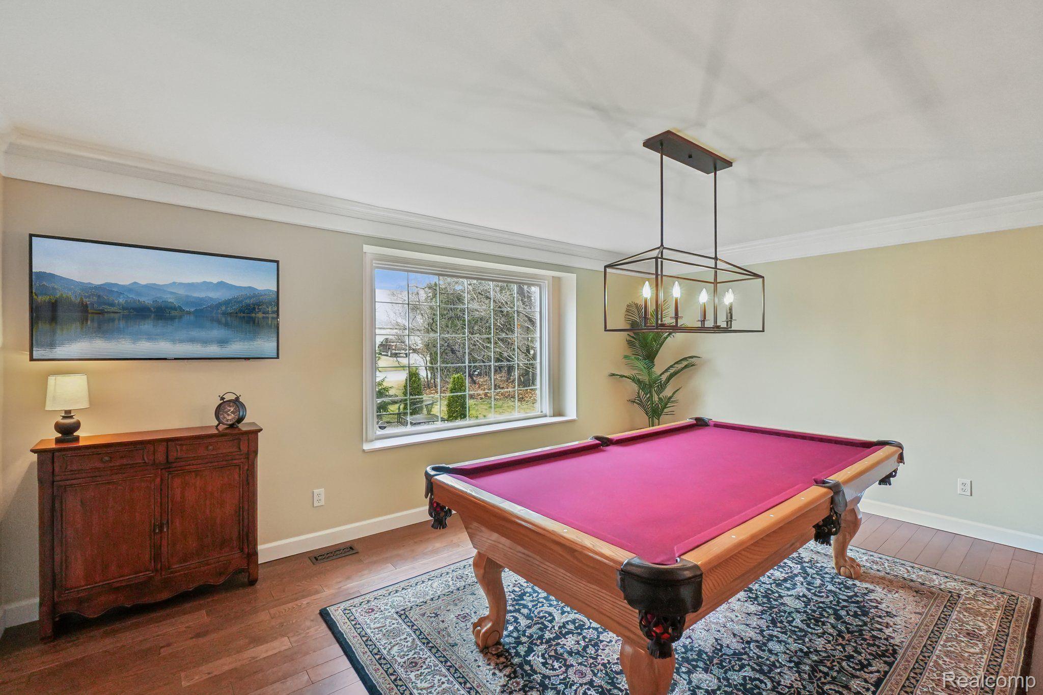 6847 HUBBARD CIR