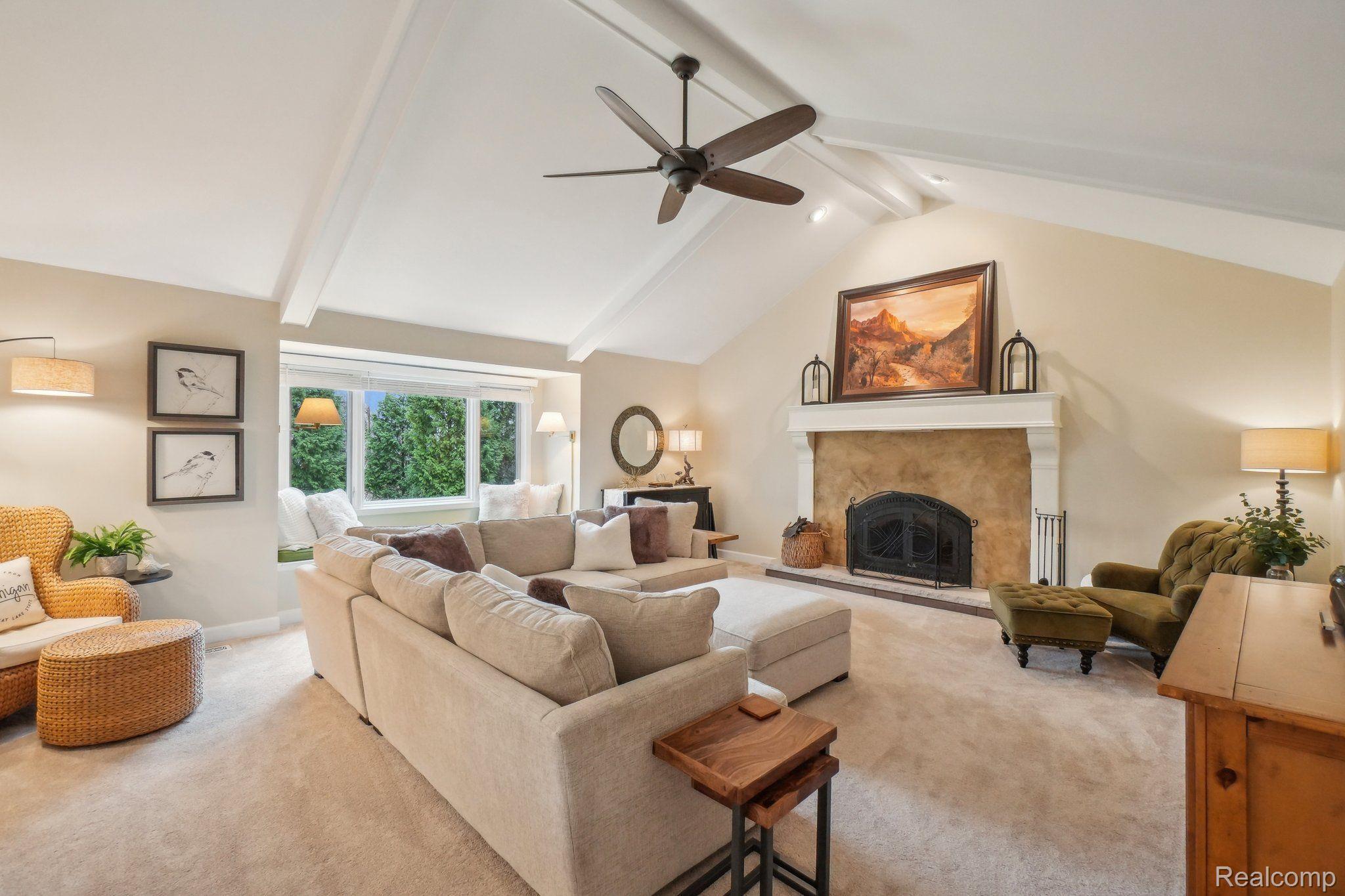 6847 HUBBARD CIR
