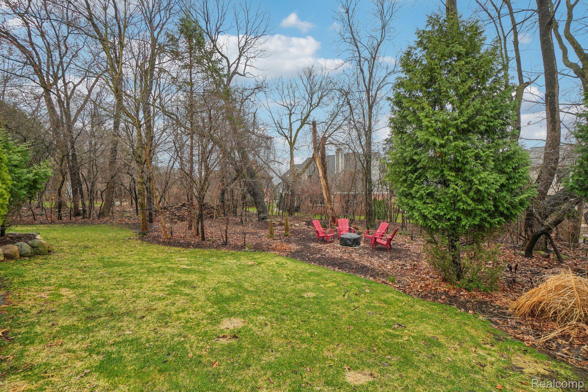 6847 HUBBARD CIR