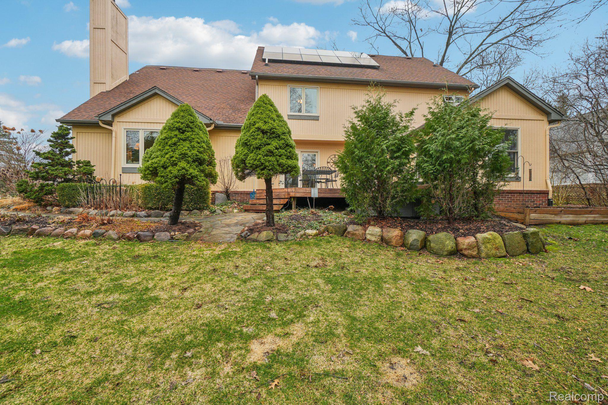 6847 HUBBARD CIR