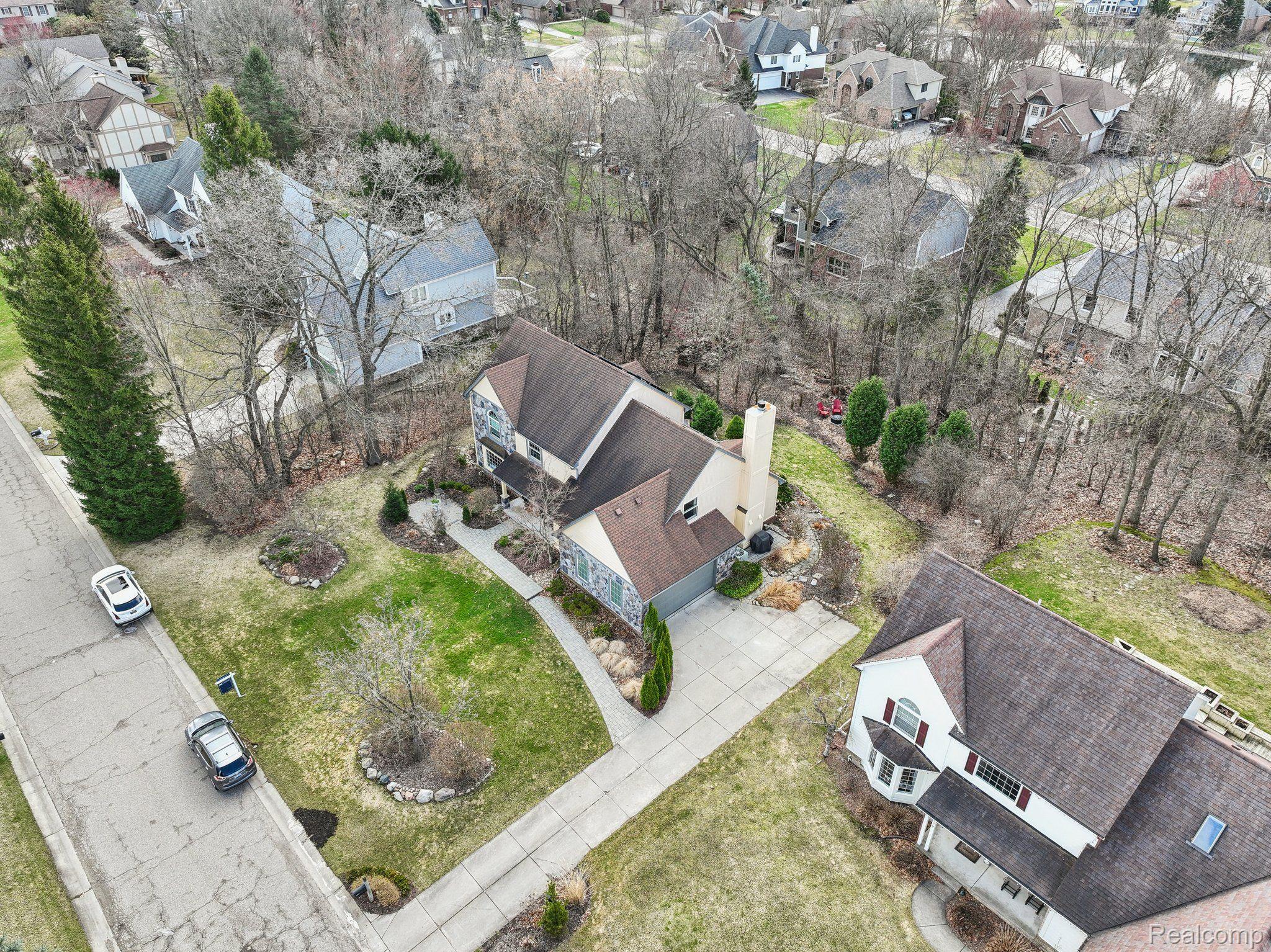 6847 HUBBARD CIR