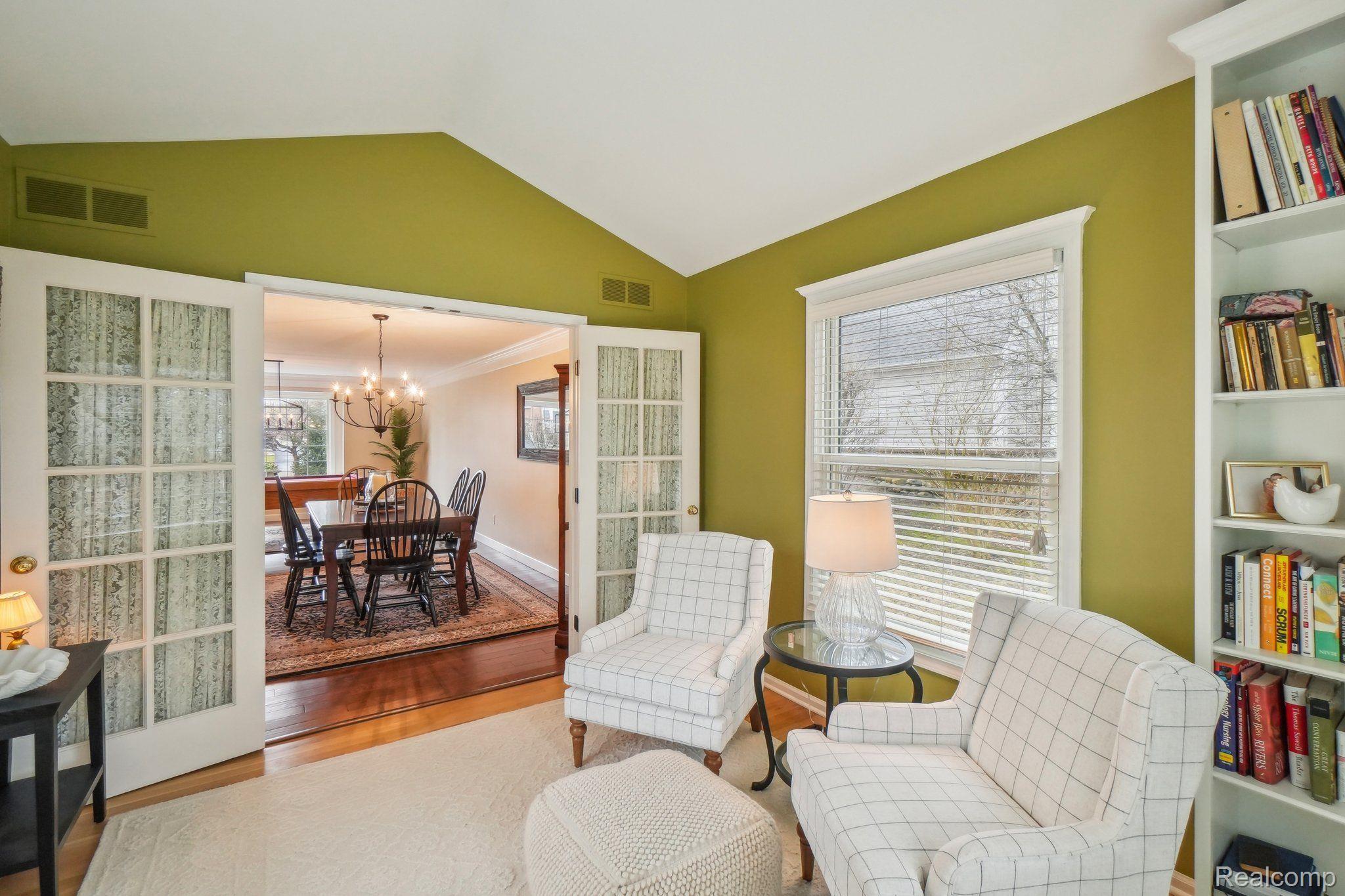 6847 HUBBARD CIR