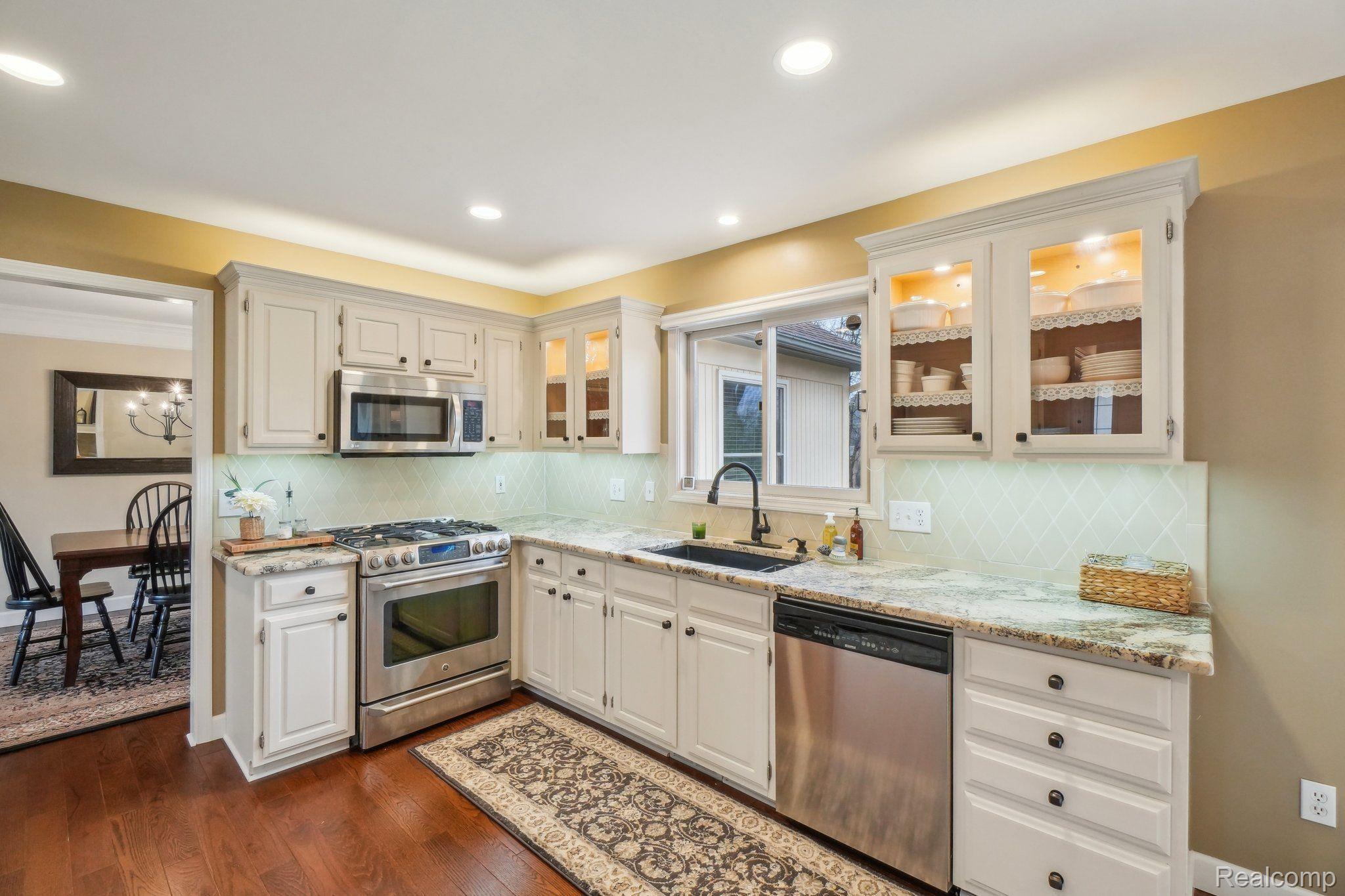 6847 HUBBARD CIR