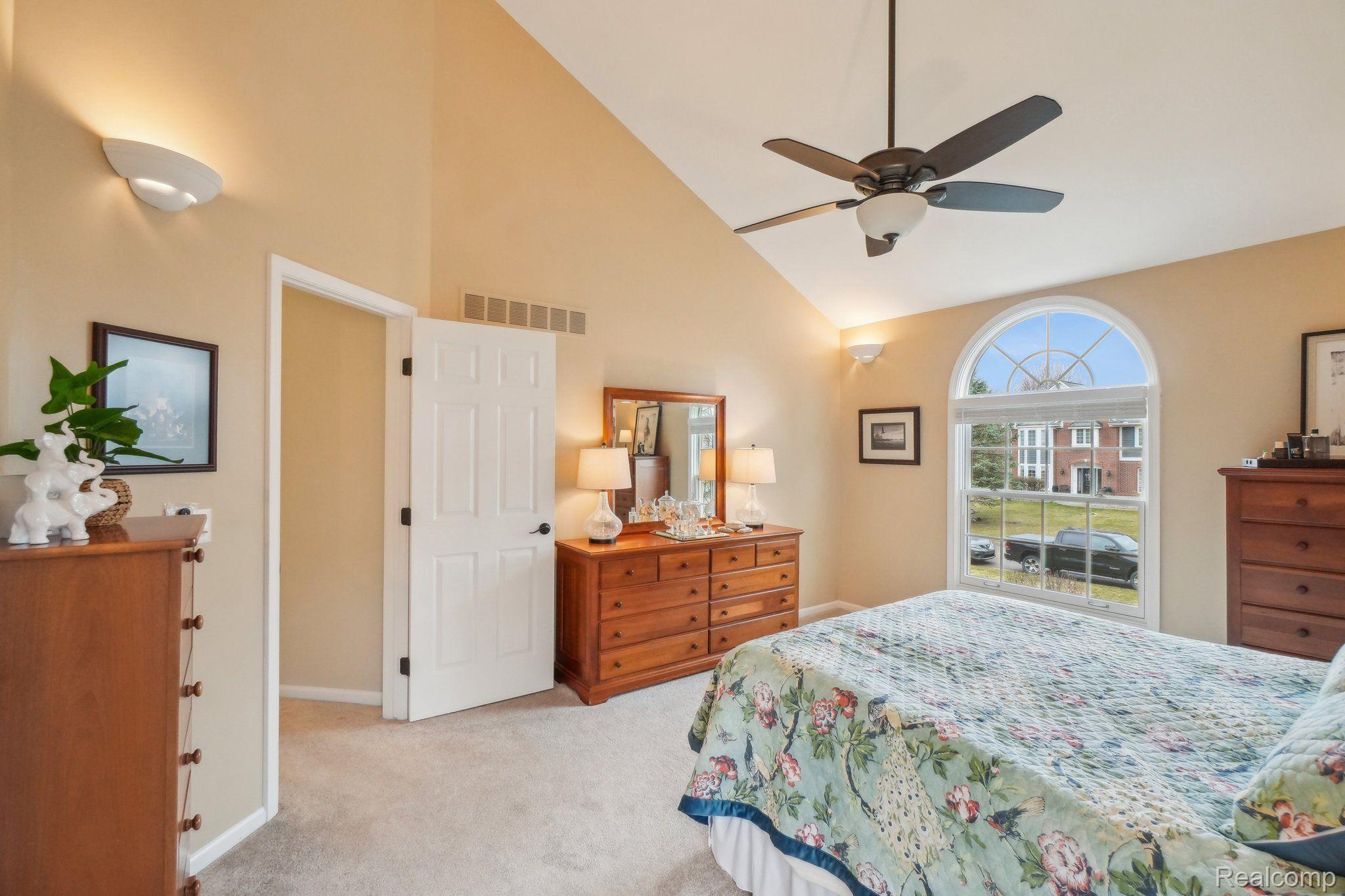 6847 HUBBARD CIR