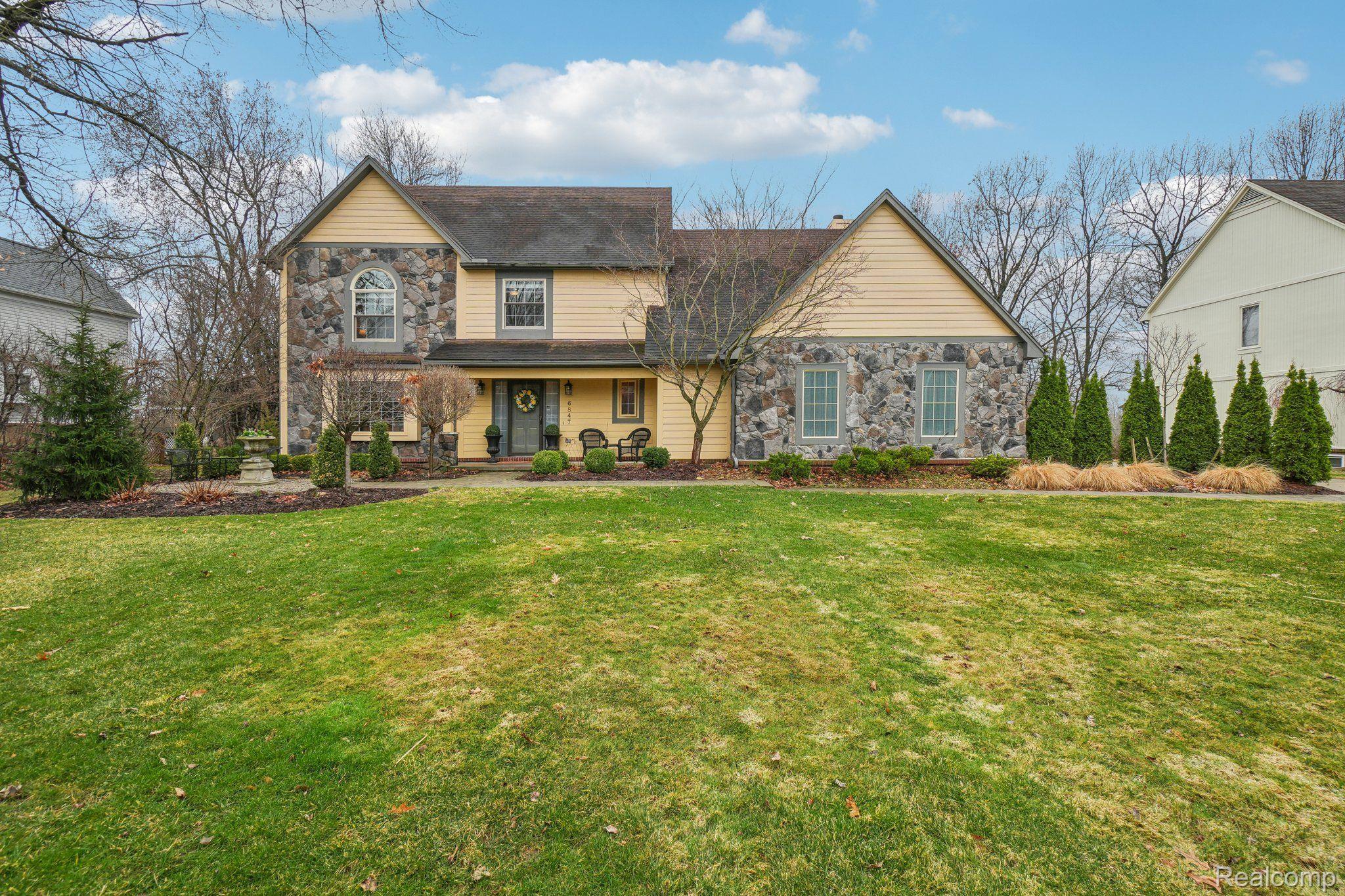 6847 HUBBARD CIR