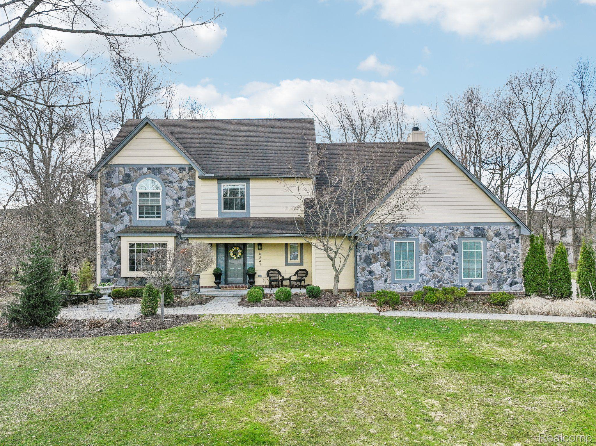 6847 HUBBARD CIR
