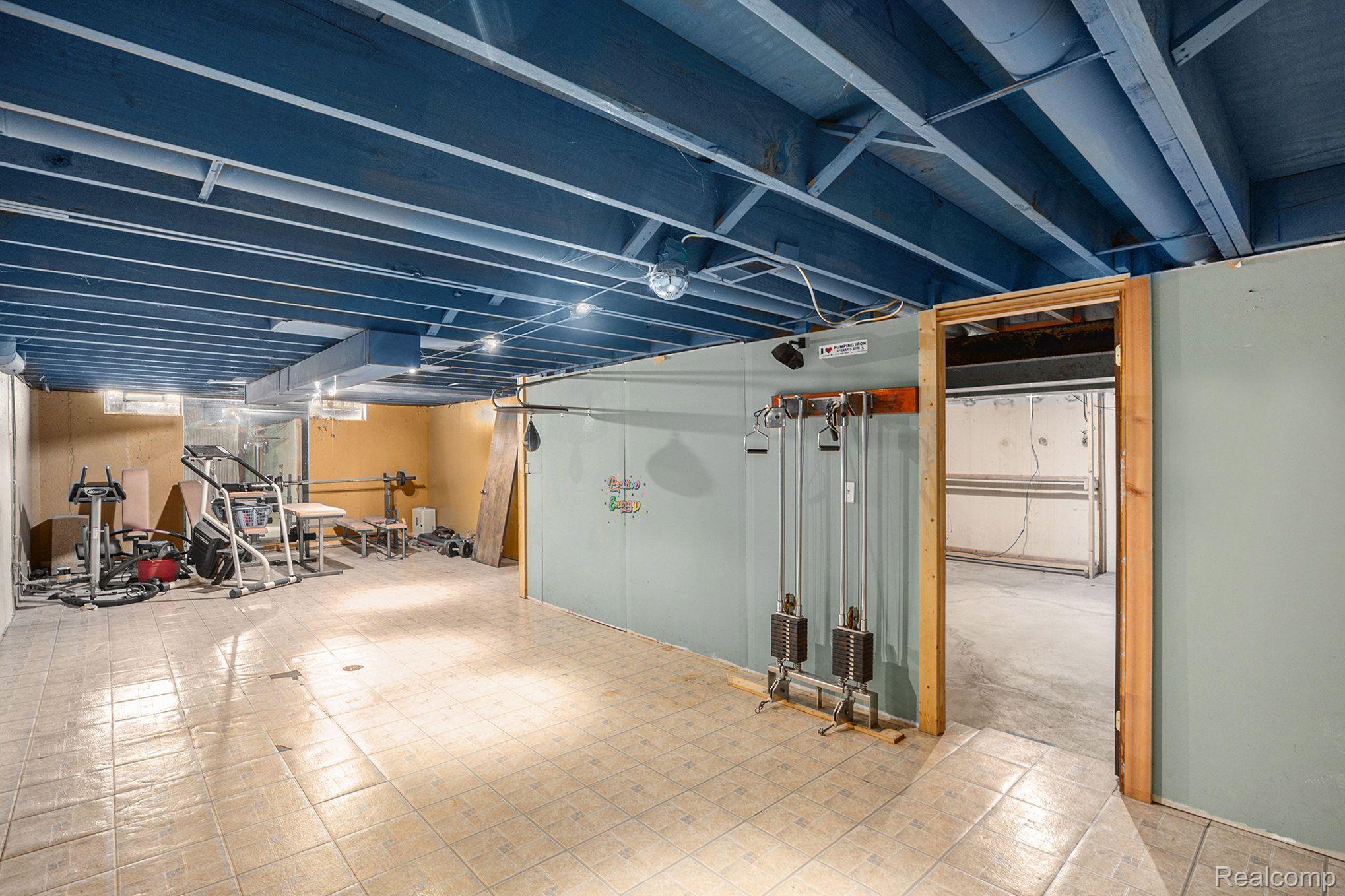 460 HICKORY DR