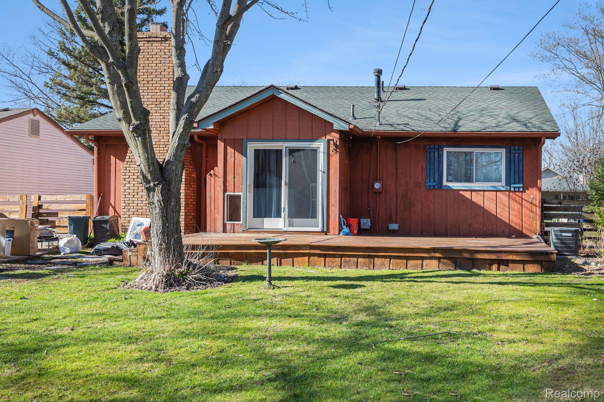 460 HICKORY DR