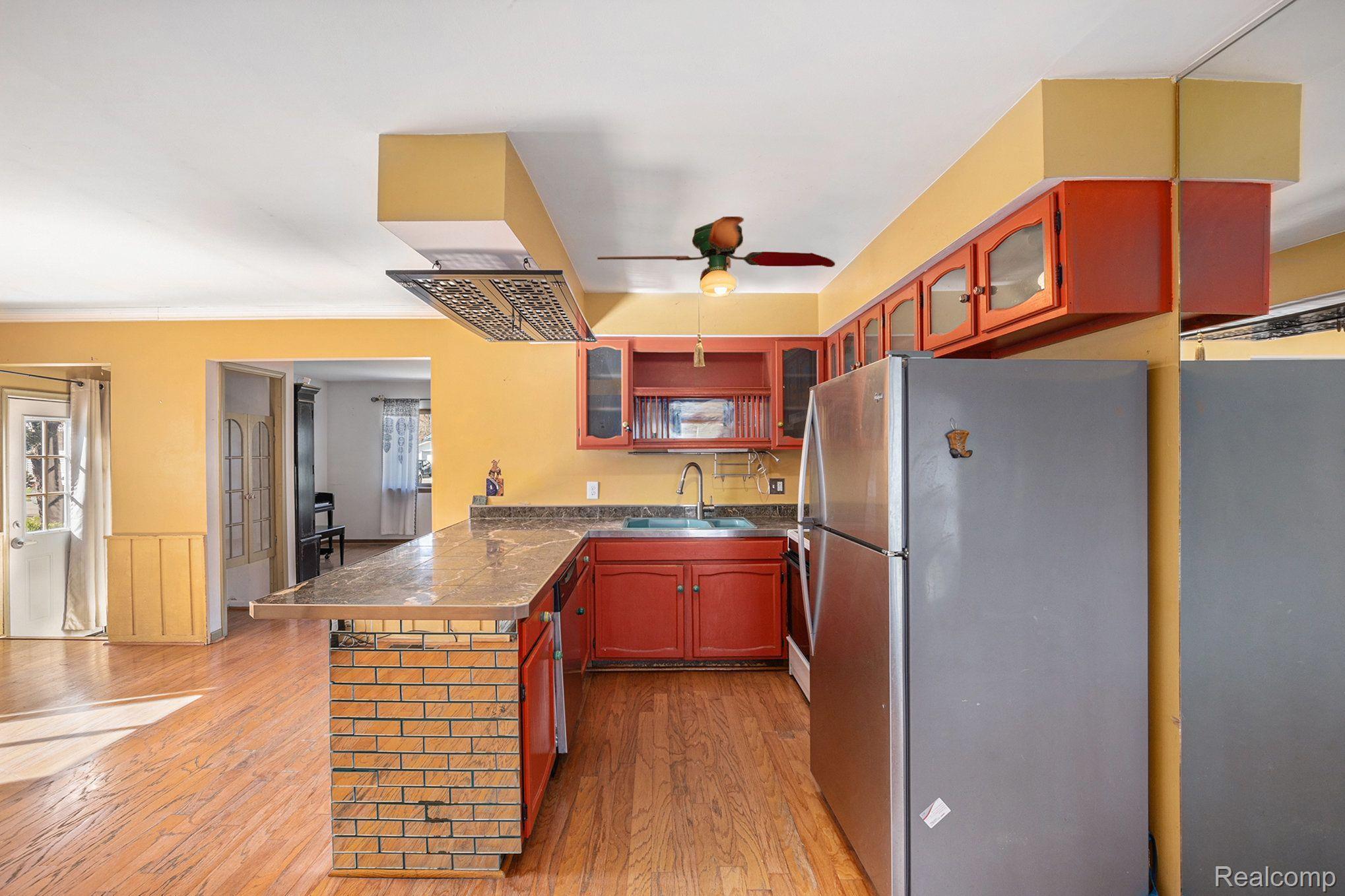 460 HICKORY DR