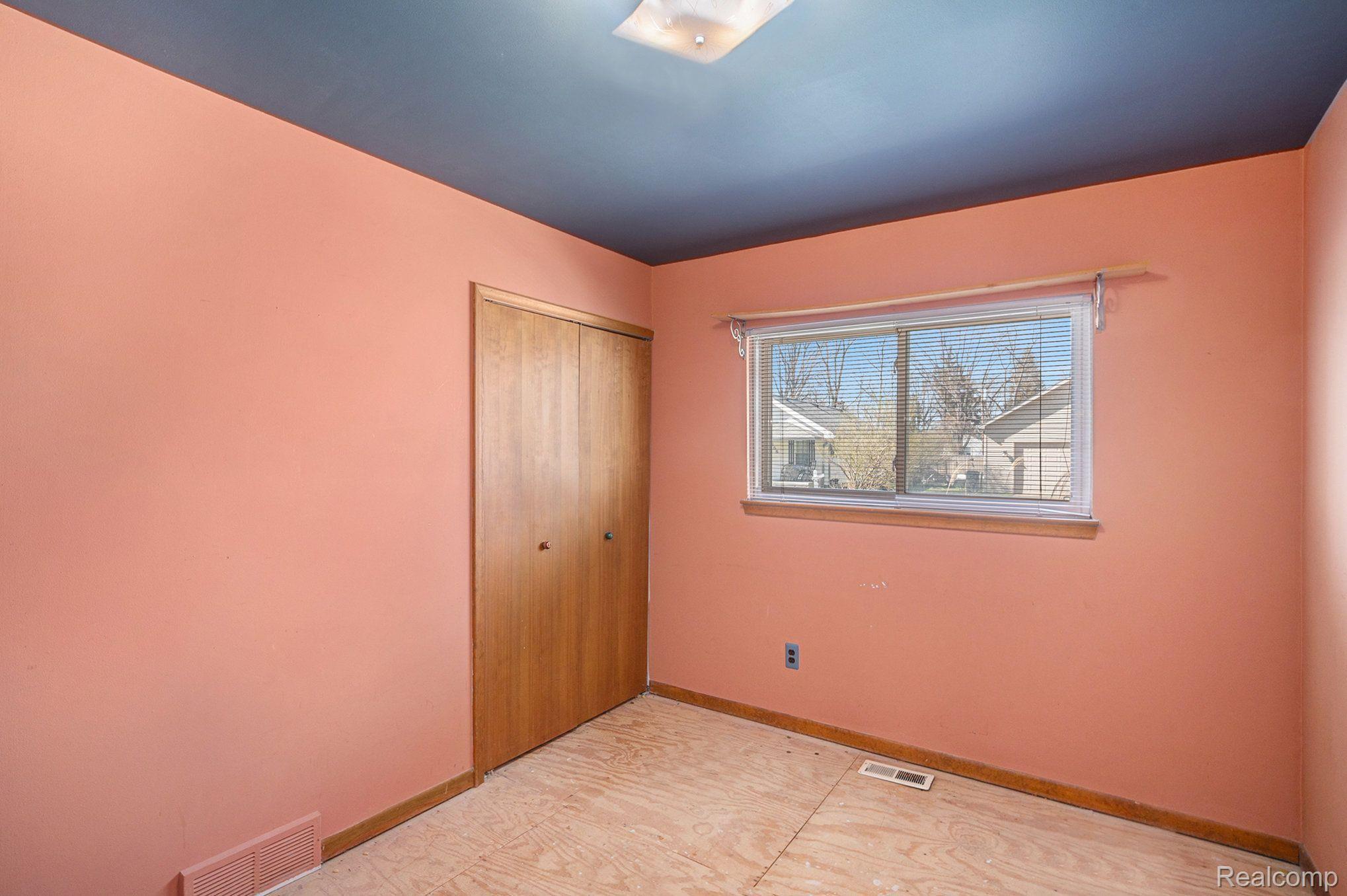 460 HICKORY DR