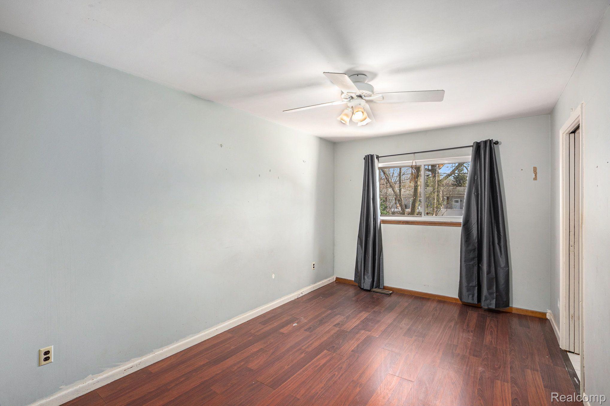 460 HICKORY DR