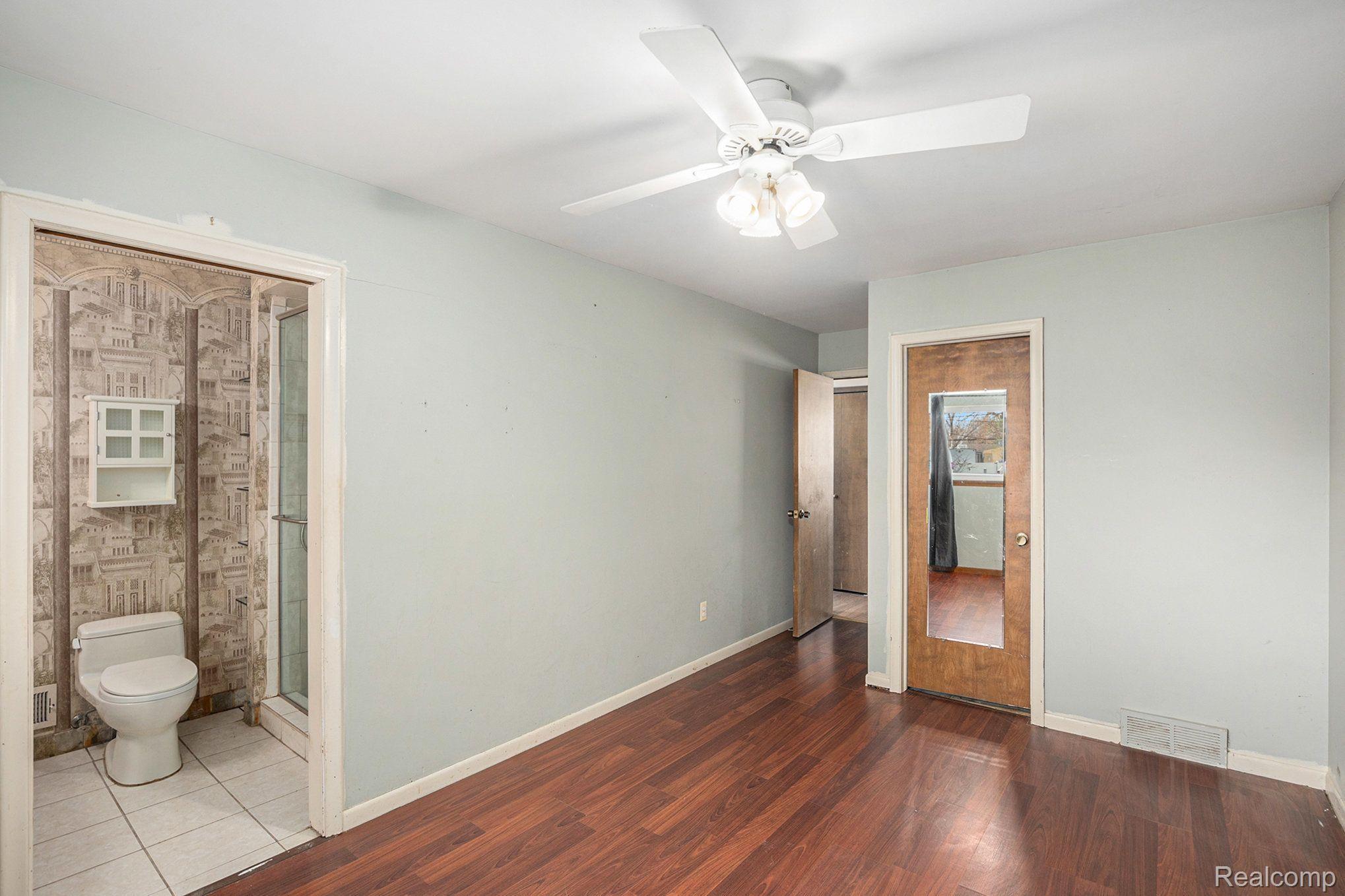 460 HICKORY DR