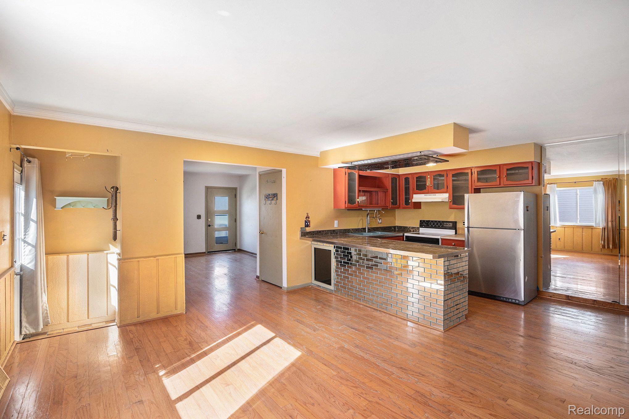 460 HICKORY DR