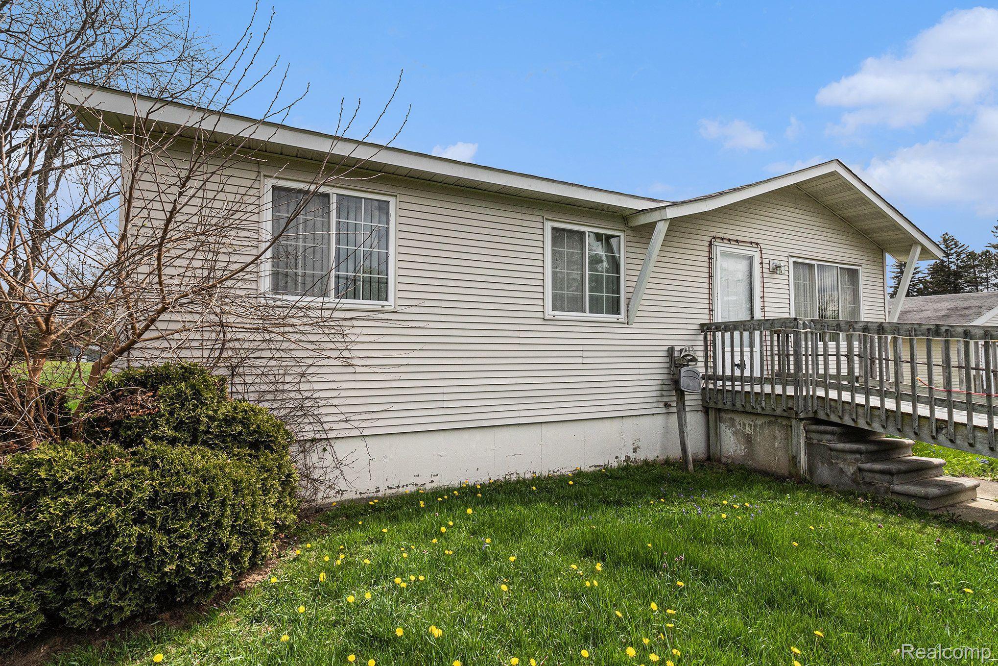 942 S DUCK LAKE RD