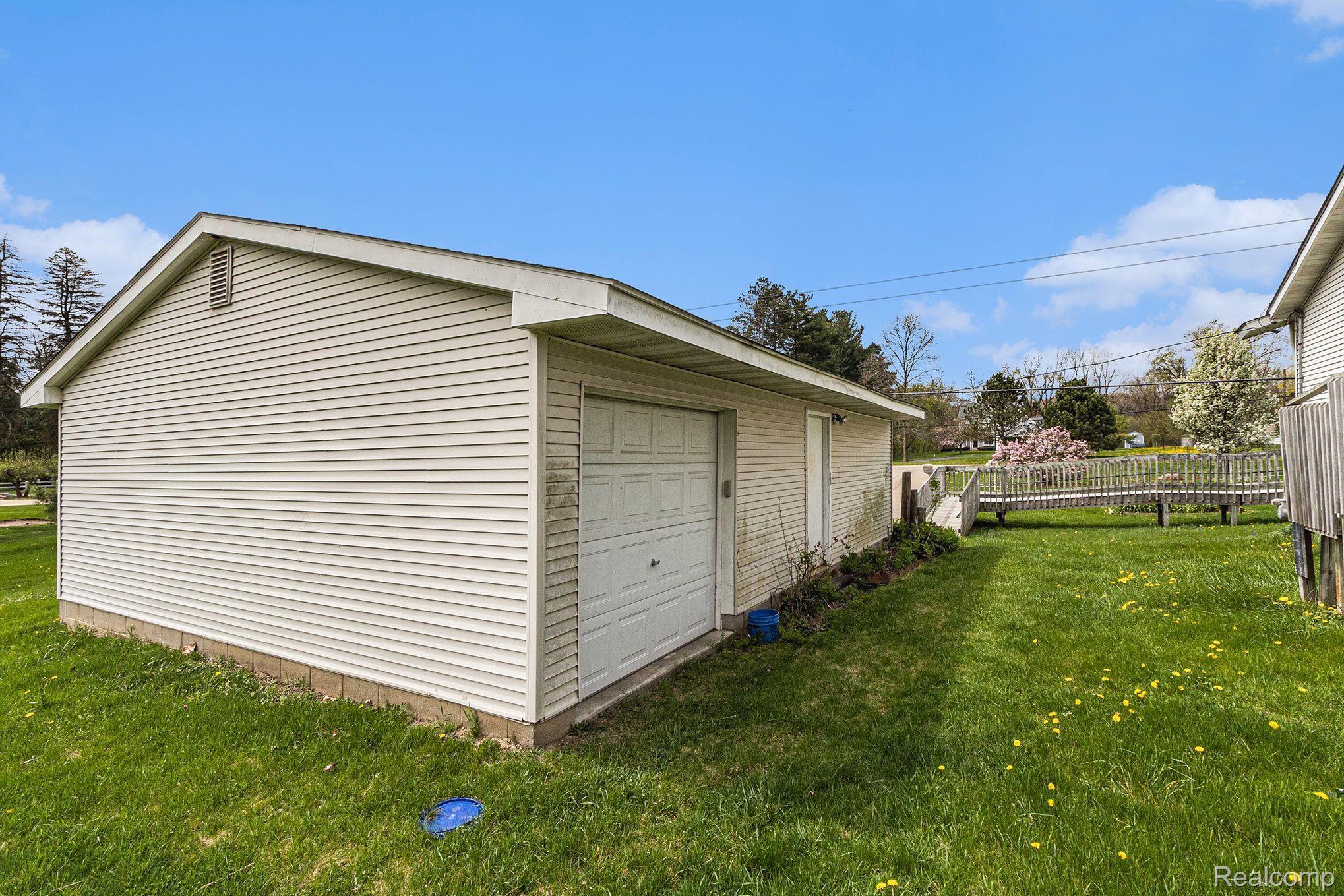 942 S DUCK LAKE RD
